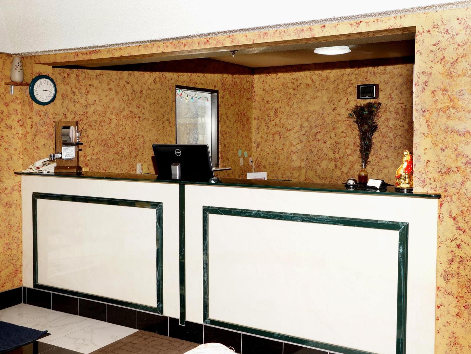 Executive Inn Opp photo 10