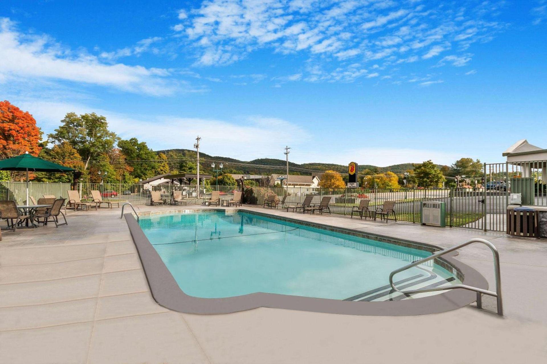 Super 8 by Wyndham Lake George/Downtown photo 9