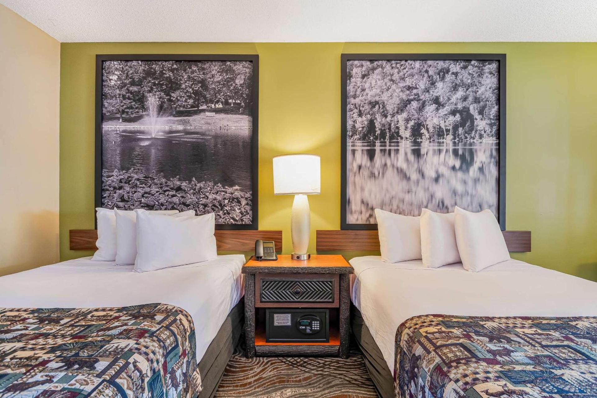 Super 8 by Wyndham Lake George/Downtown photo 15