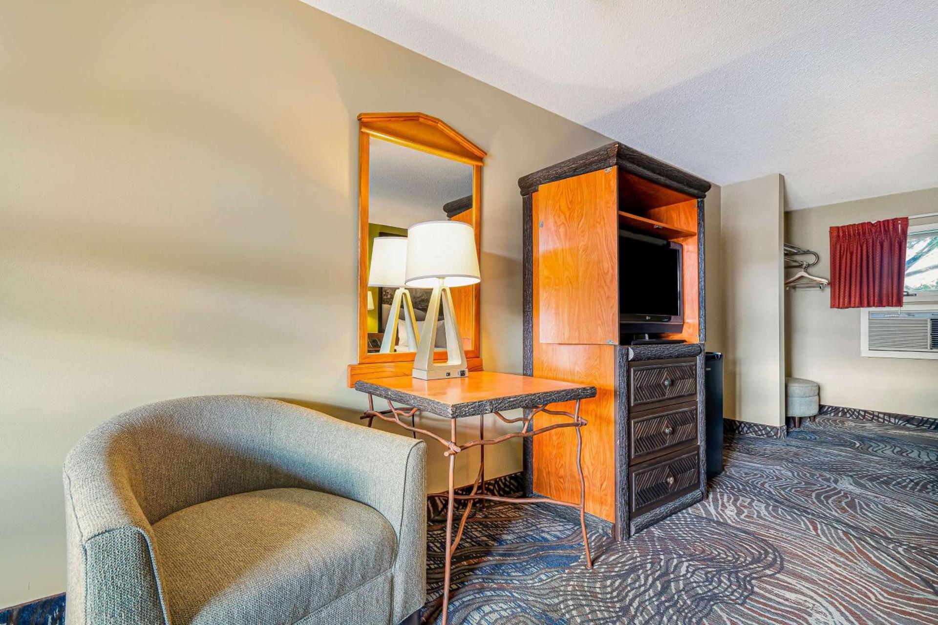 Super 8 by Wyndham Lake George/Downtown photo 21