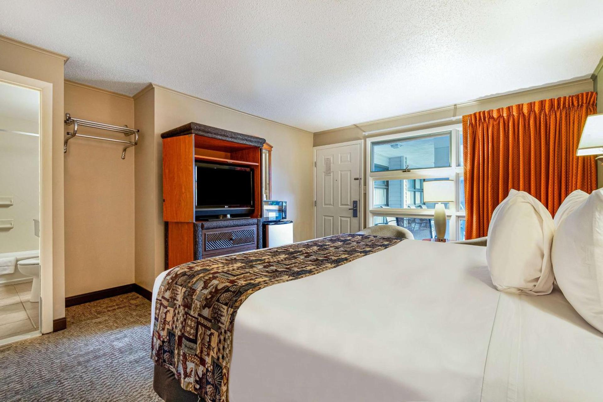 Super 8 by Wyndham Lake George/Downtown photo 26