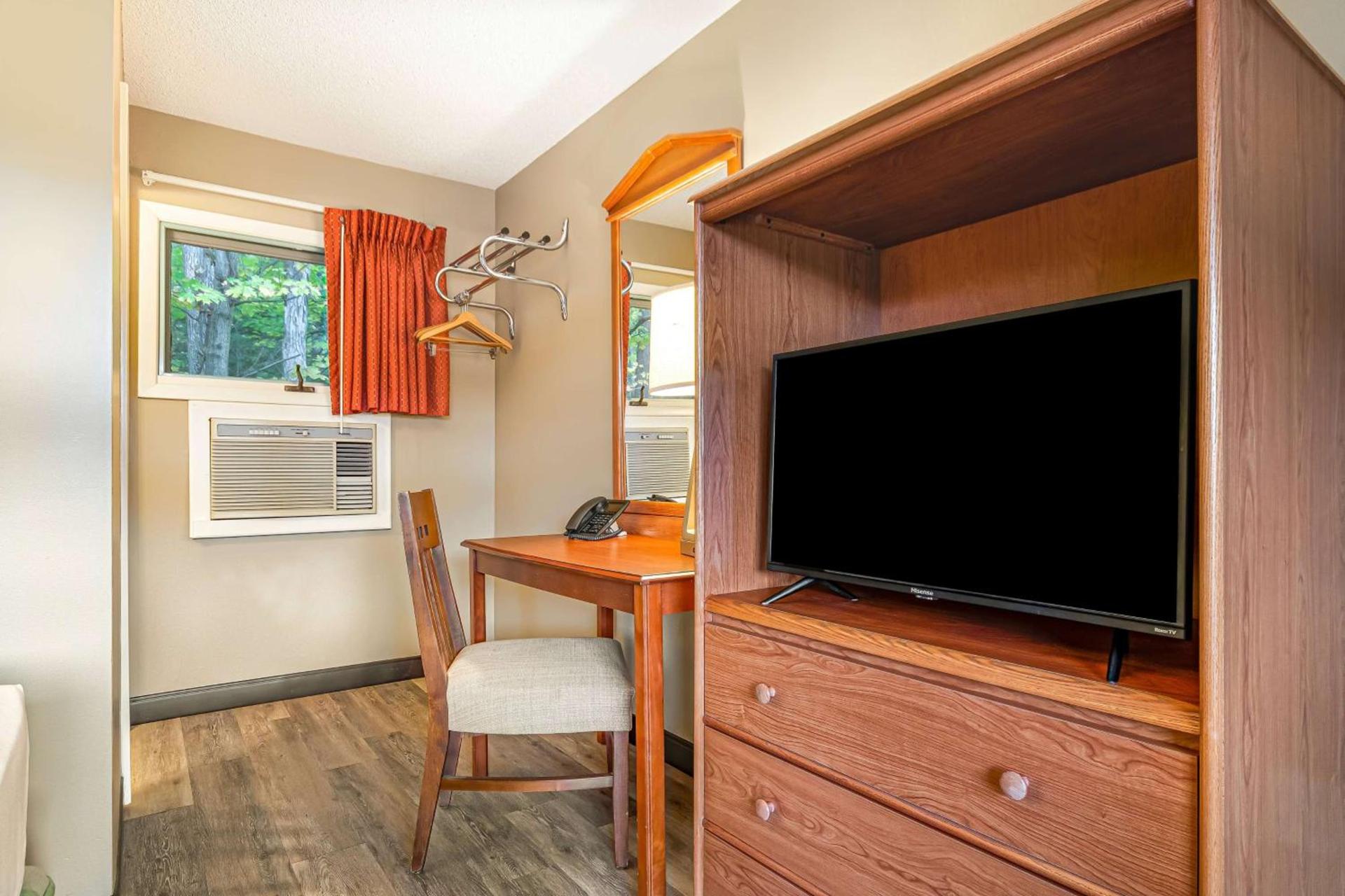 Super 8 by Wyndham Lake George/Downtown photo 28