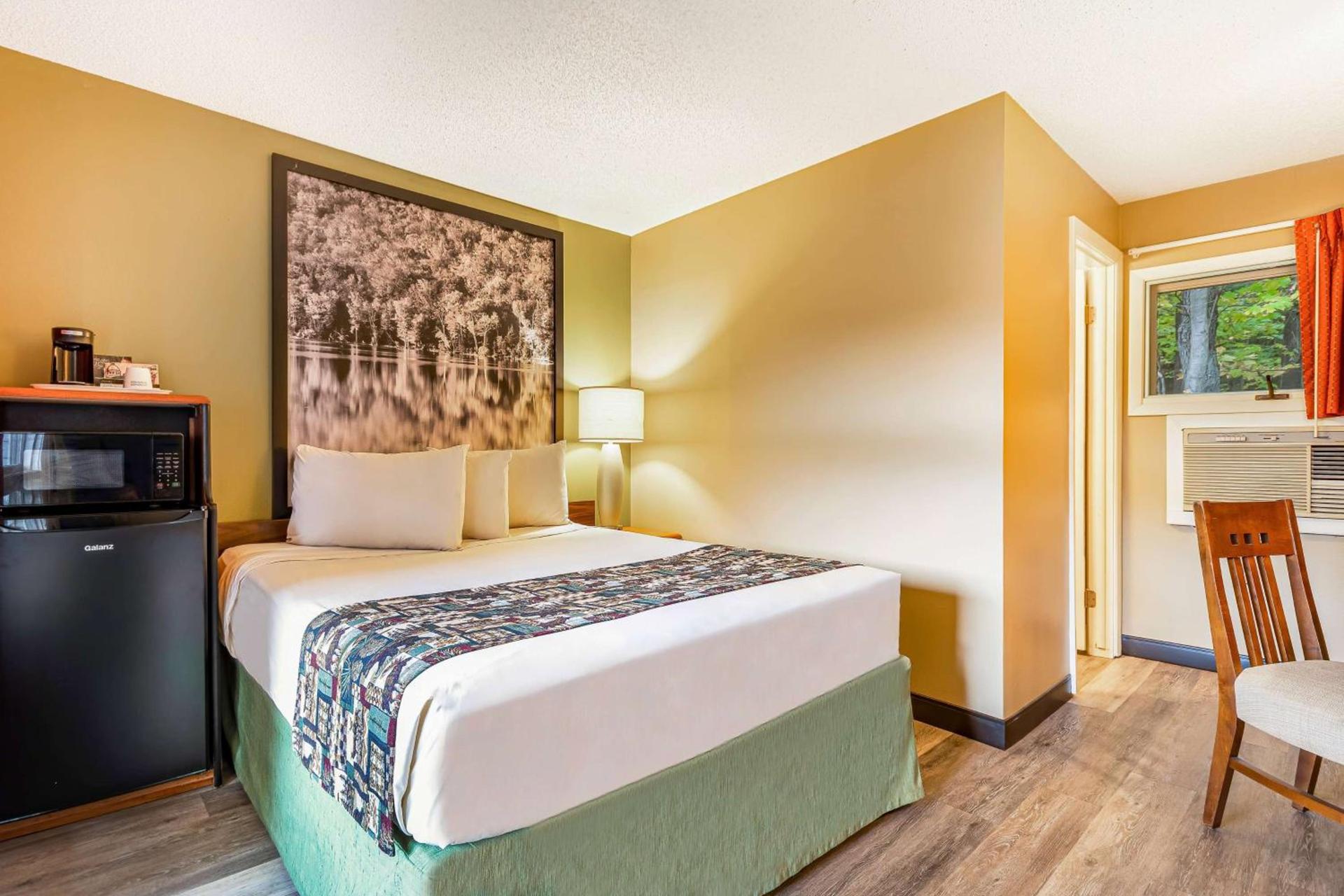 Super 8 by Wyndham Lake George/Downtown photo 30