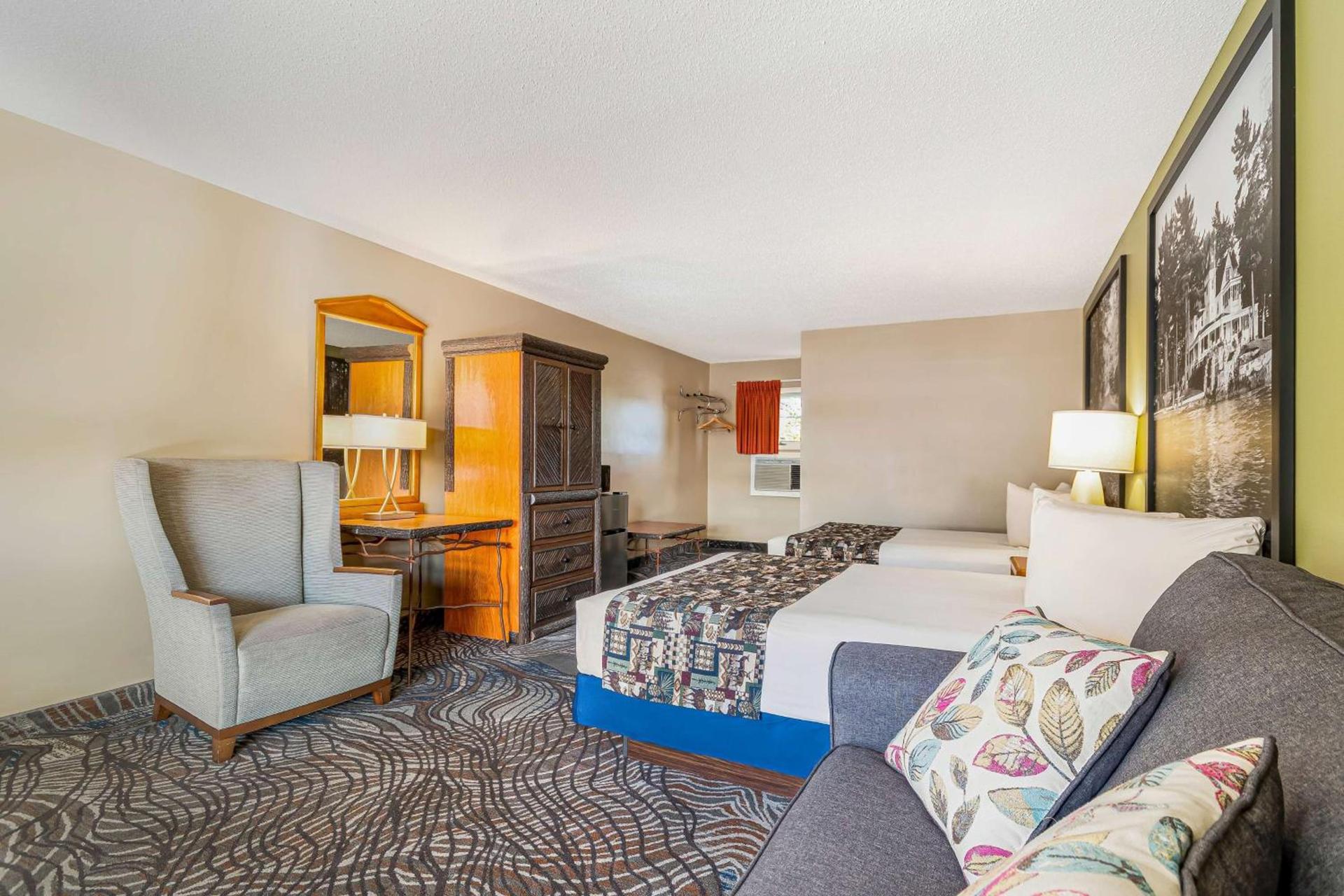 Super 8 by Wyndham Lake George/Downtown photo 35