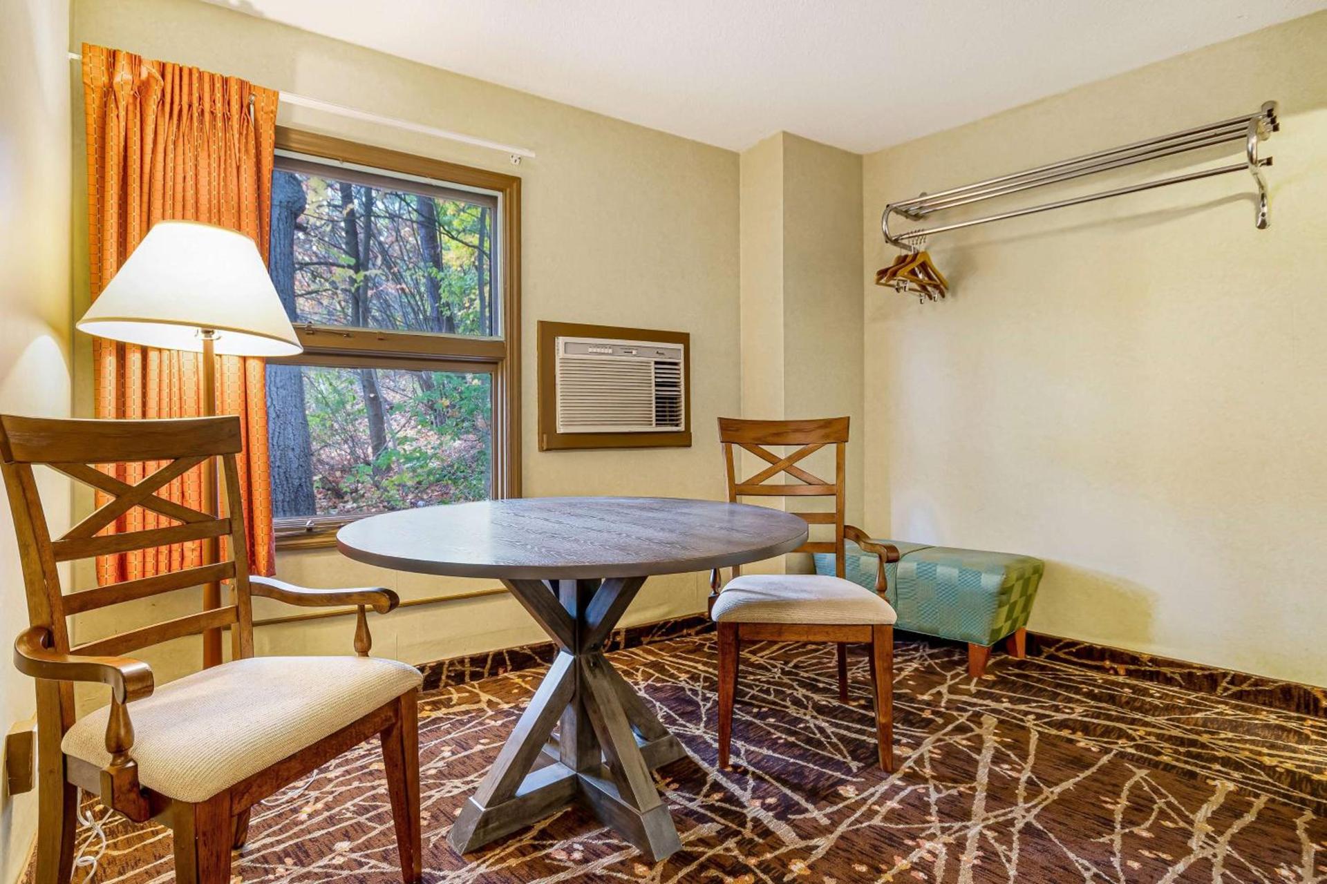 Super 8 by Wyndham Lake George/Downtown photo 38
