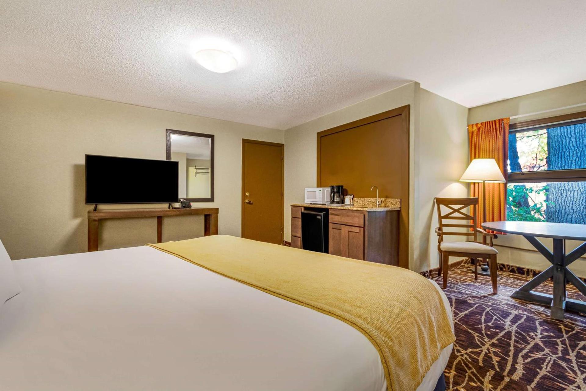 Super 8 by Wyndham Lake George/Downtown photo 39
