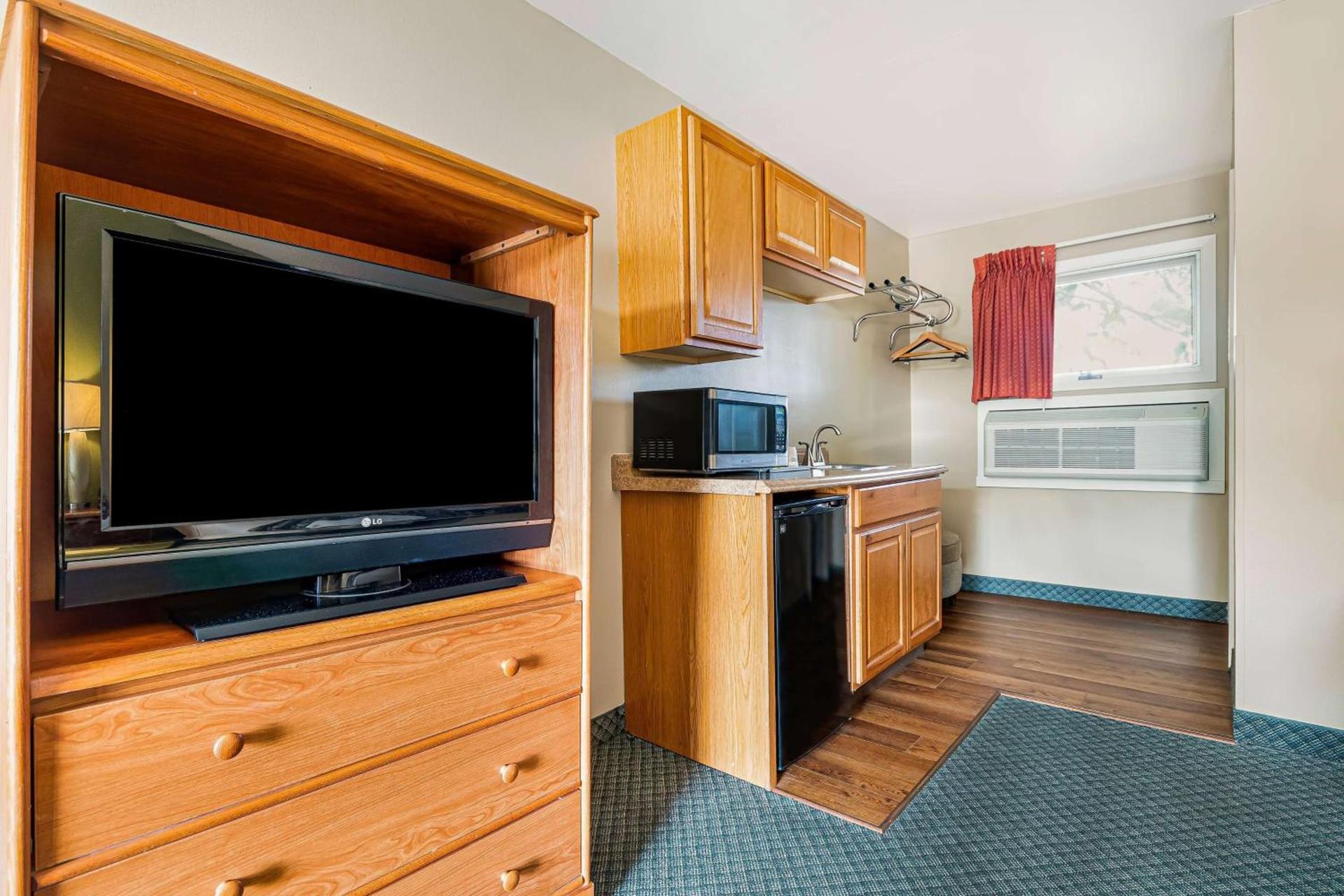 Super 8 by Wyndham Lake George/Downtown photo 42