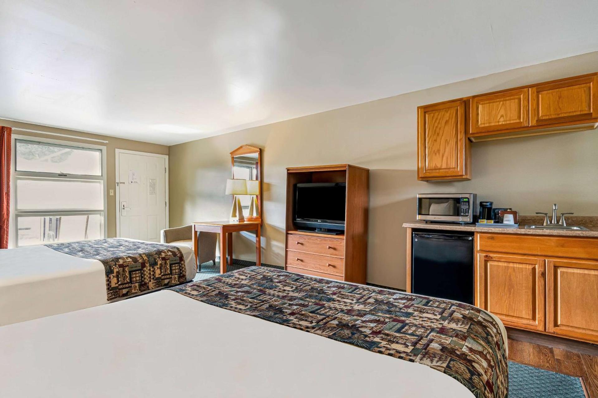 Super 8 by Wyndham Lake George/Downtown photo 43