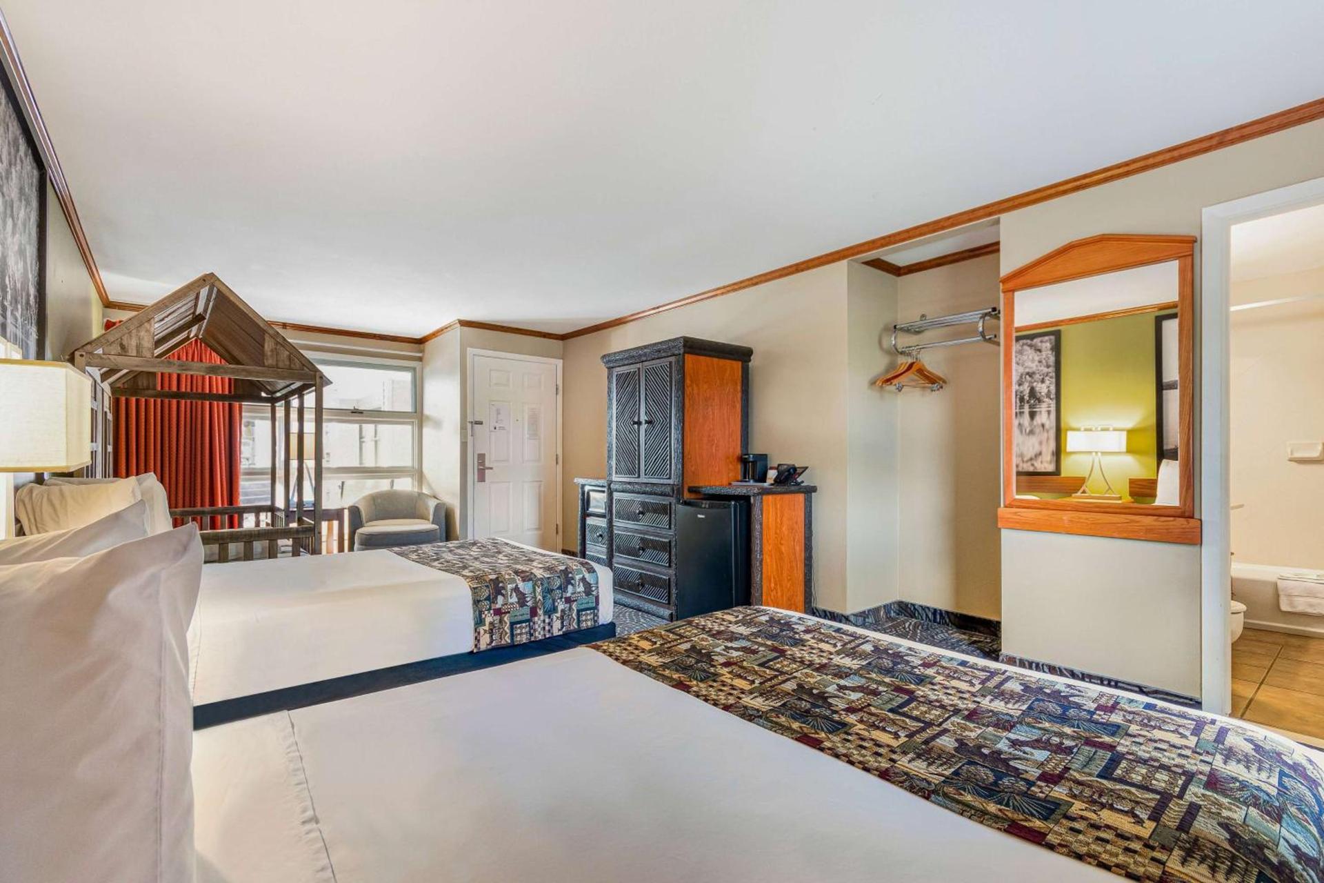 Super 8 by Wyndham Lake George/Downtown photo 48