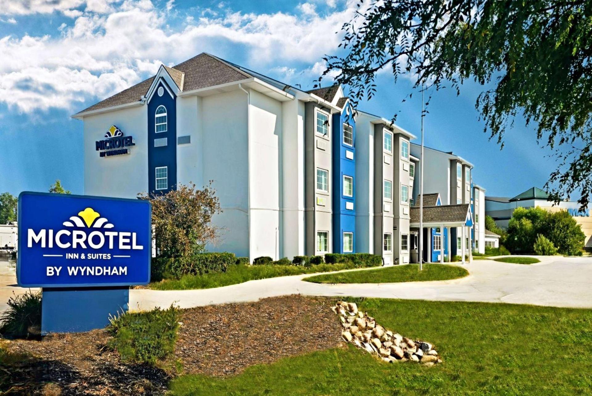 Microtel Inn & Suites by Wyndham Bluffs photo 4