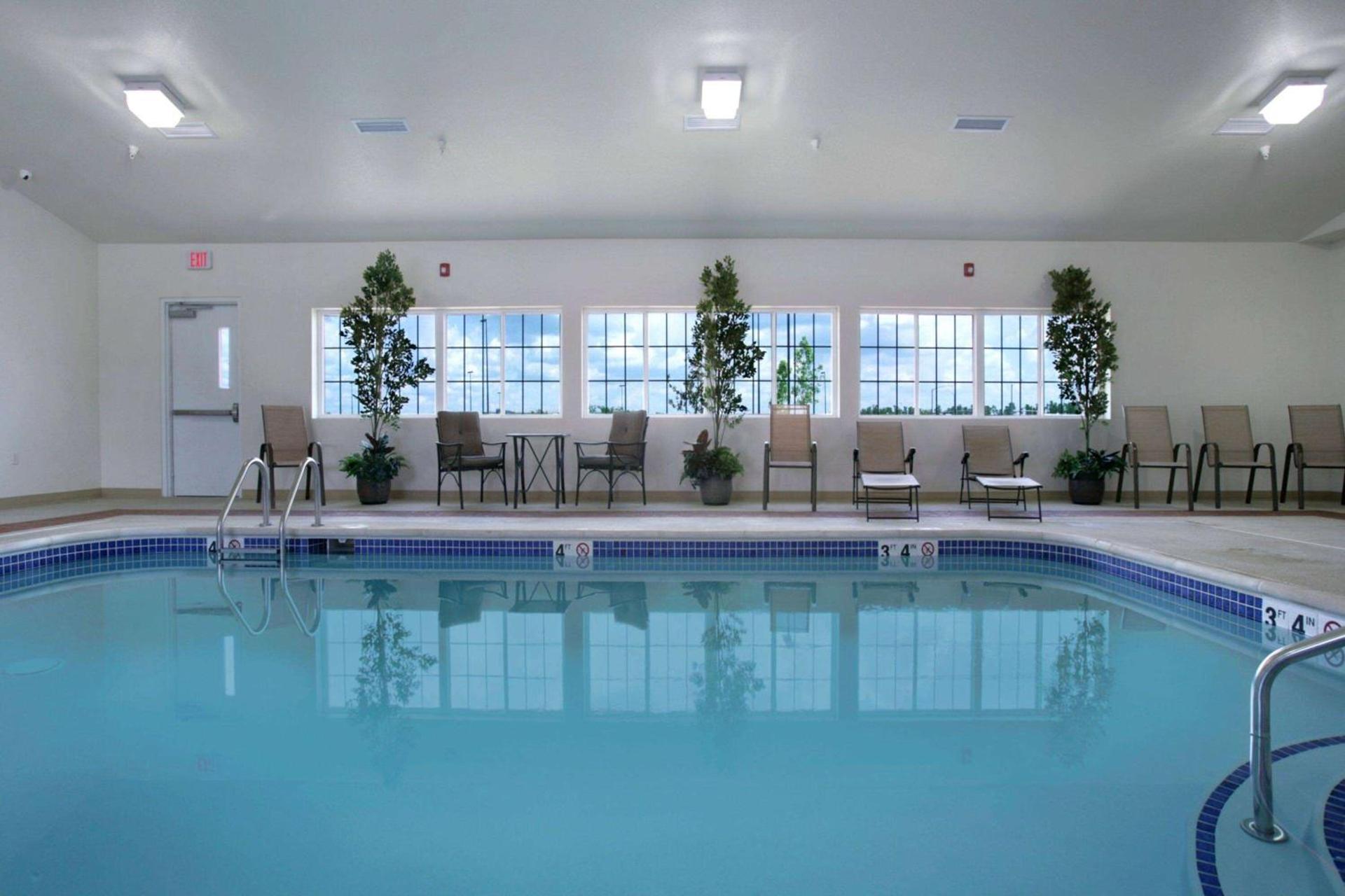 Microtel Inn & Suites by Wyndham Bluffs photo 6