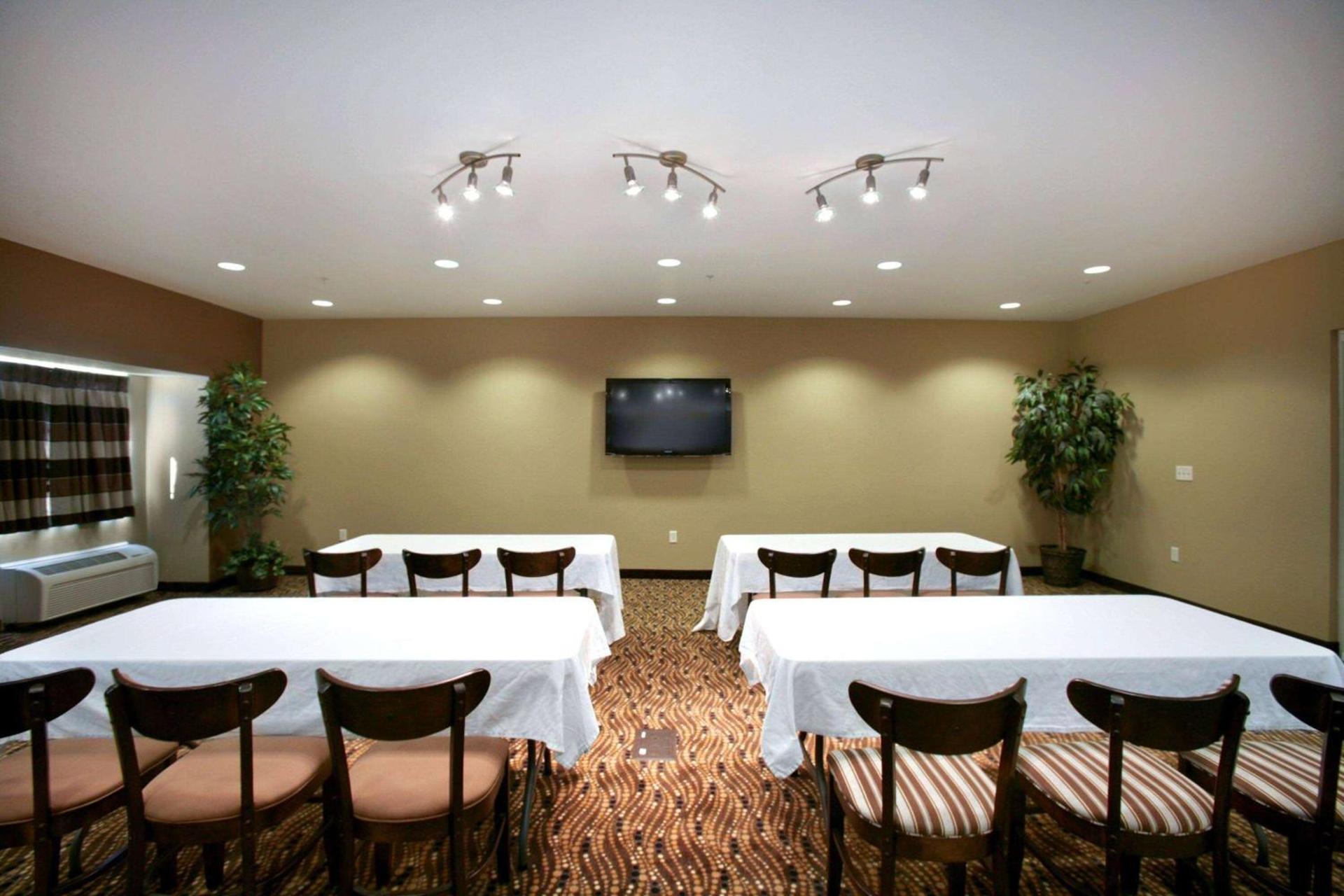 Microtel Inn & Suites by Wyndham Bluffs photo 25