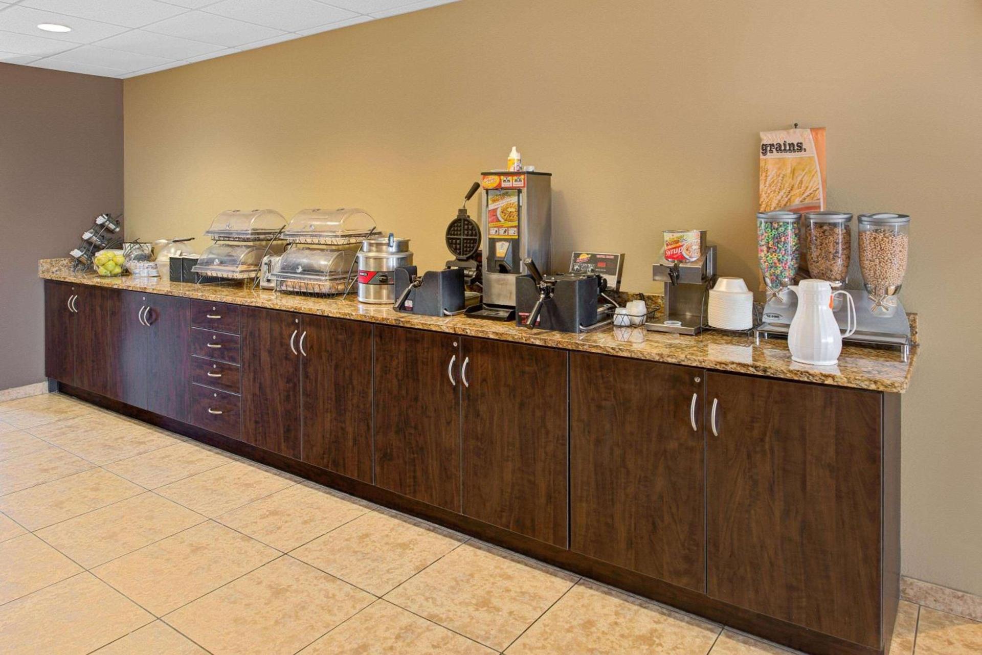 Microtel Inn & Suites by Wyndham Bluffs photo 26