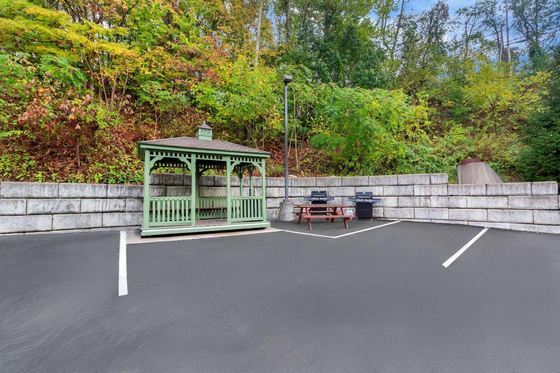 Suburban Studios Morgantown photo 2