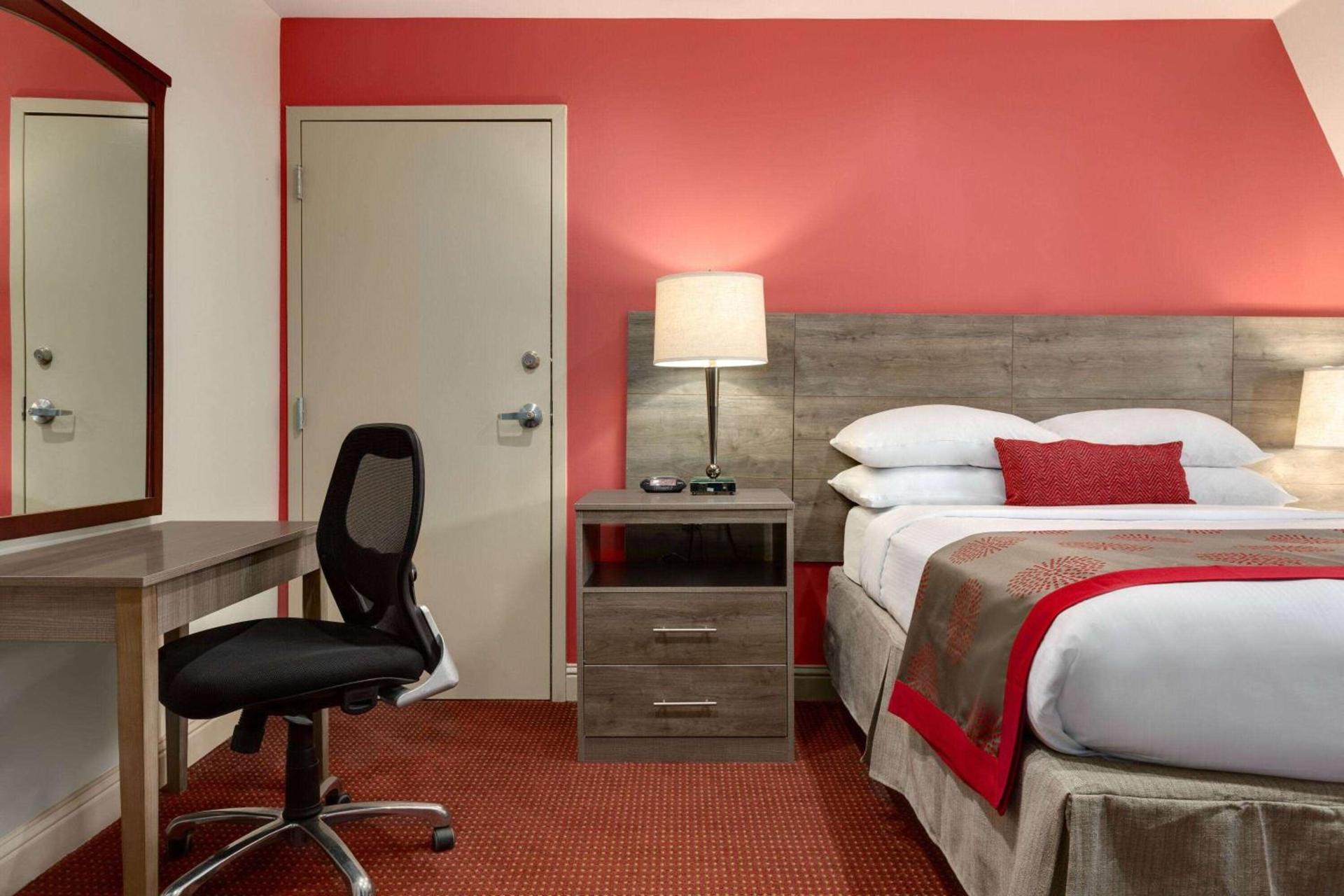 Ramada by Wyndham Oakland Downtown City Center photo 13