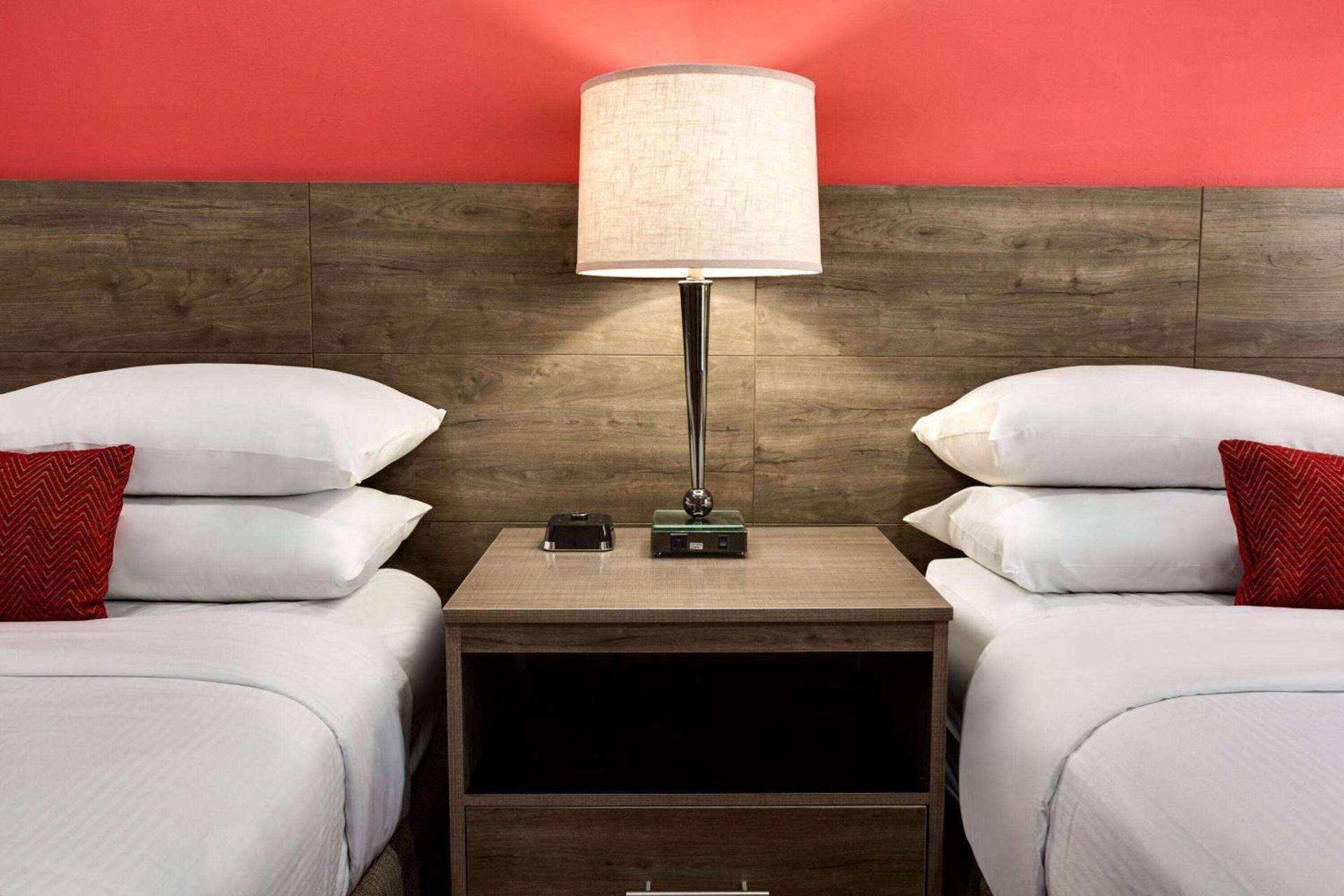 Ramada by Wyndham Oakland Downtown City Center photo 15
