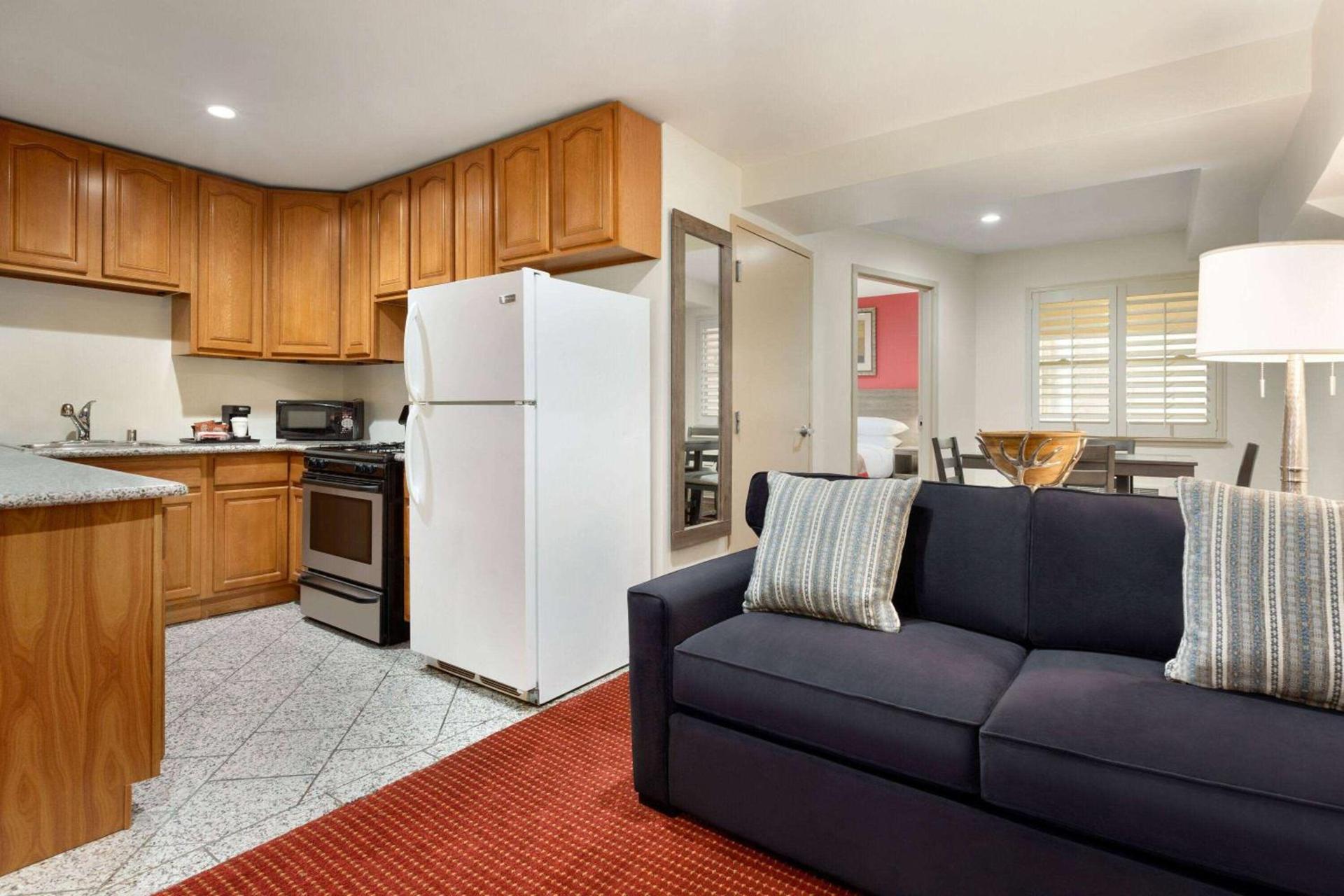 Ramada by Wyndham Oakland Downtown City Center photo 19