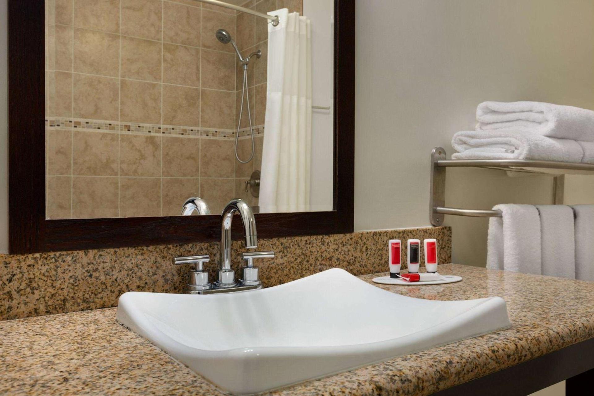 Ramada by Wyndham Oakland Downtown City Center photo 22