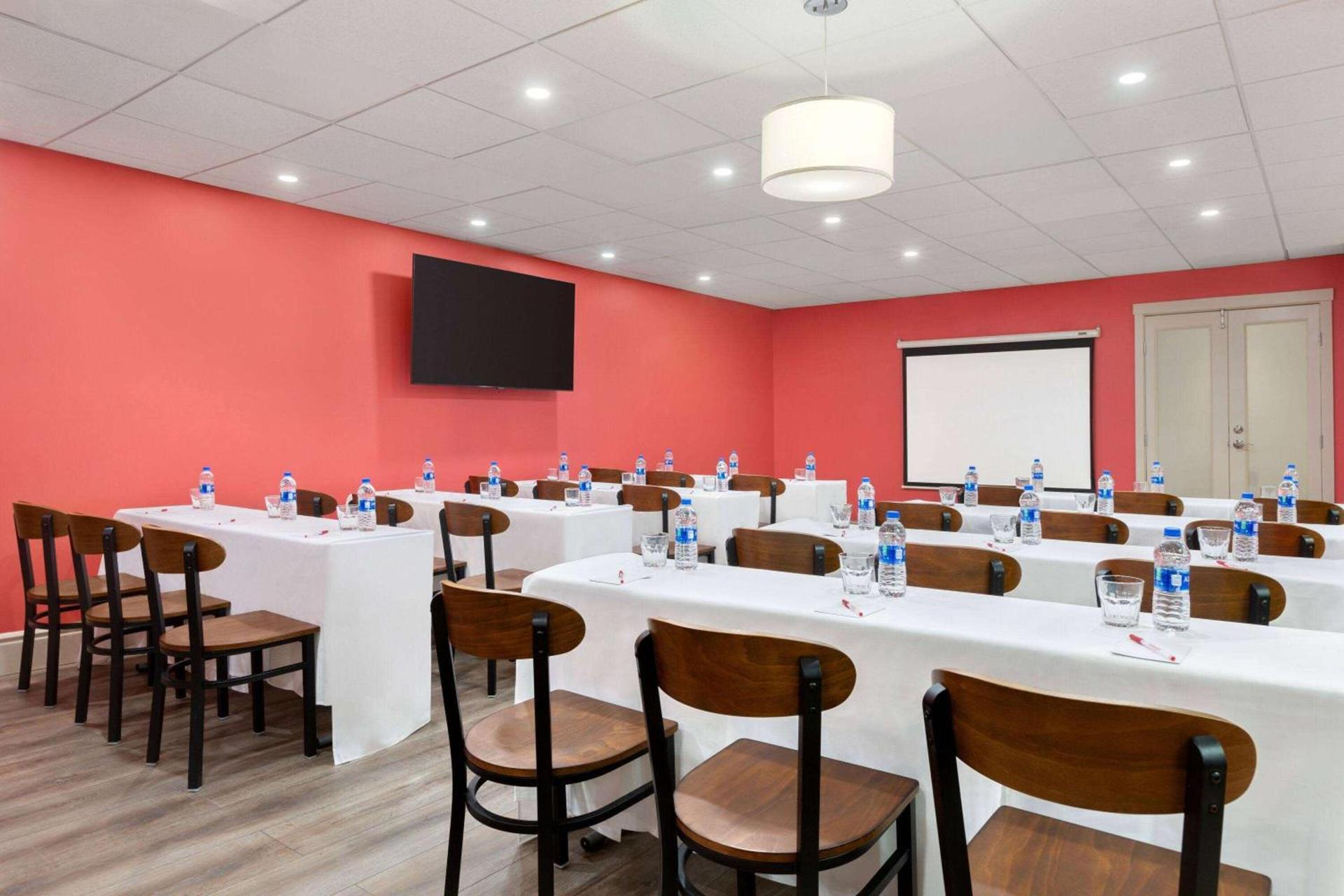 Ramada by Wyndham Oakland Downtown City Center photo 25