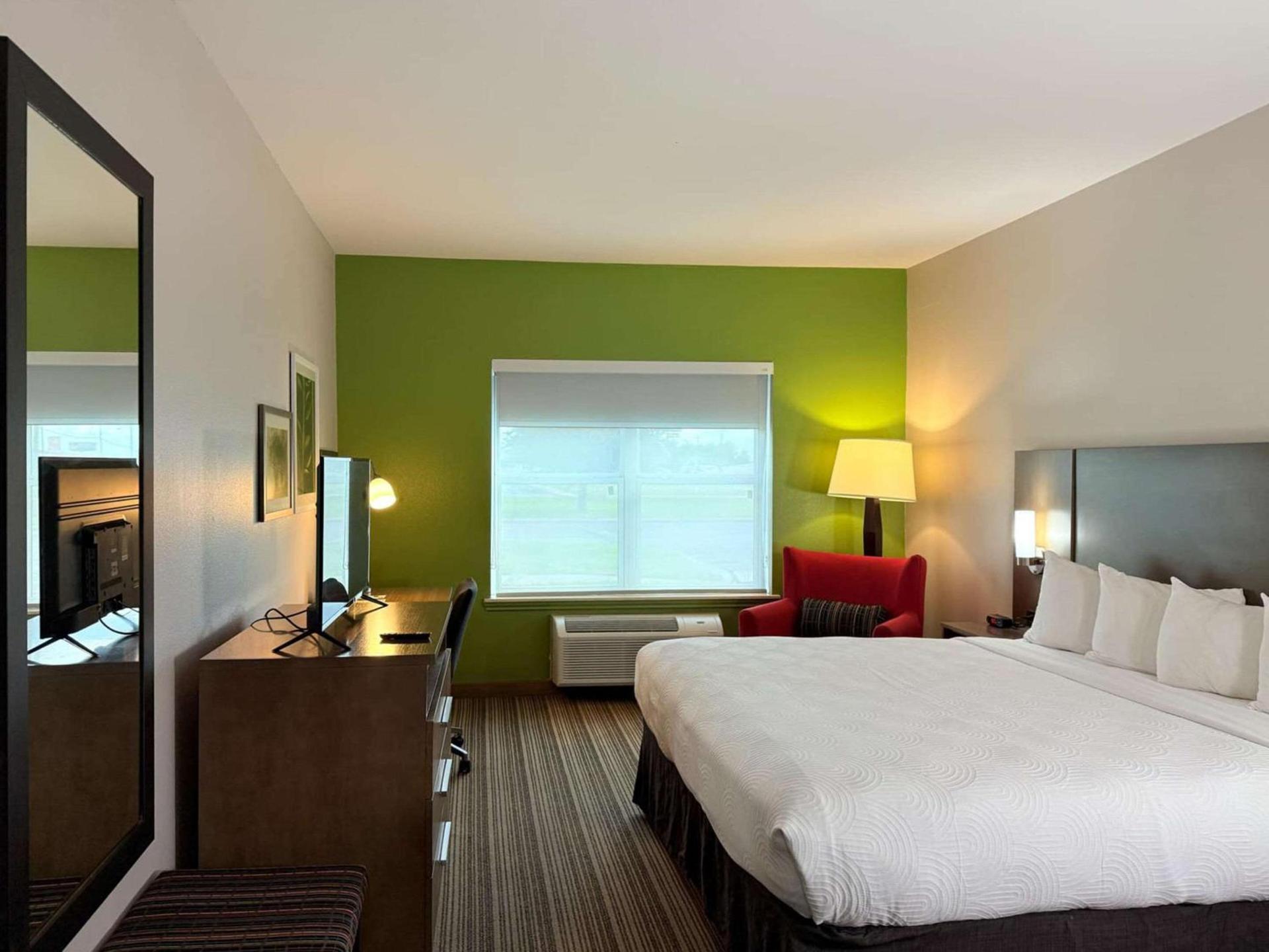 Country Inn & Suites by Radisson, Harlingen, TX photo 78