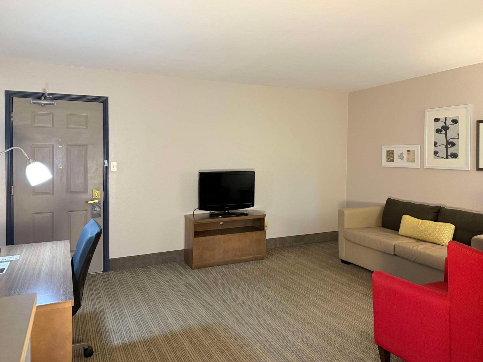 Country Inn & Suites by Radisson, Harlingen, TX photo 87