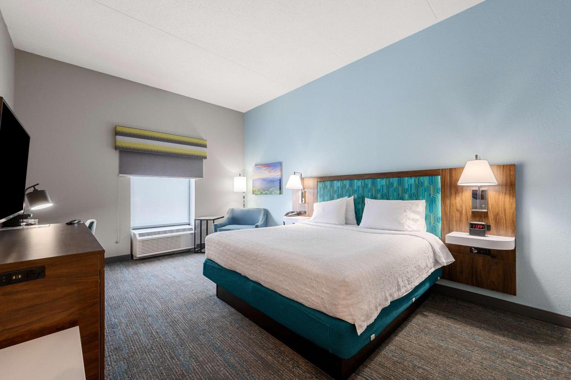 Hampton Inn Front Royal photo 37