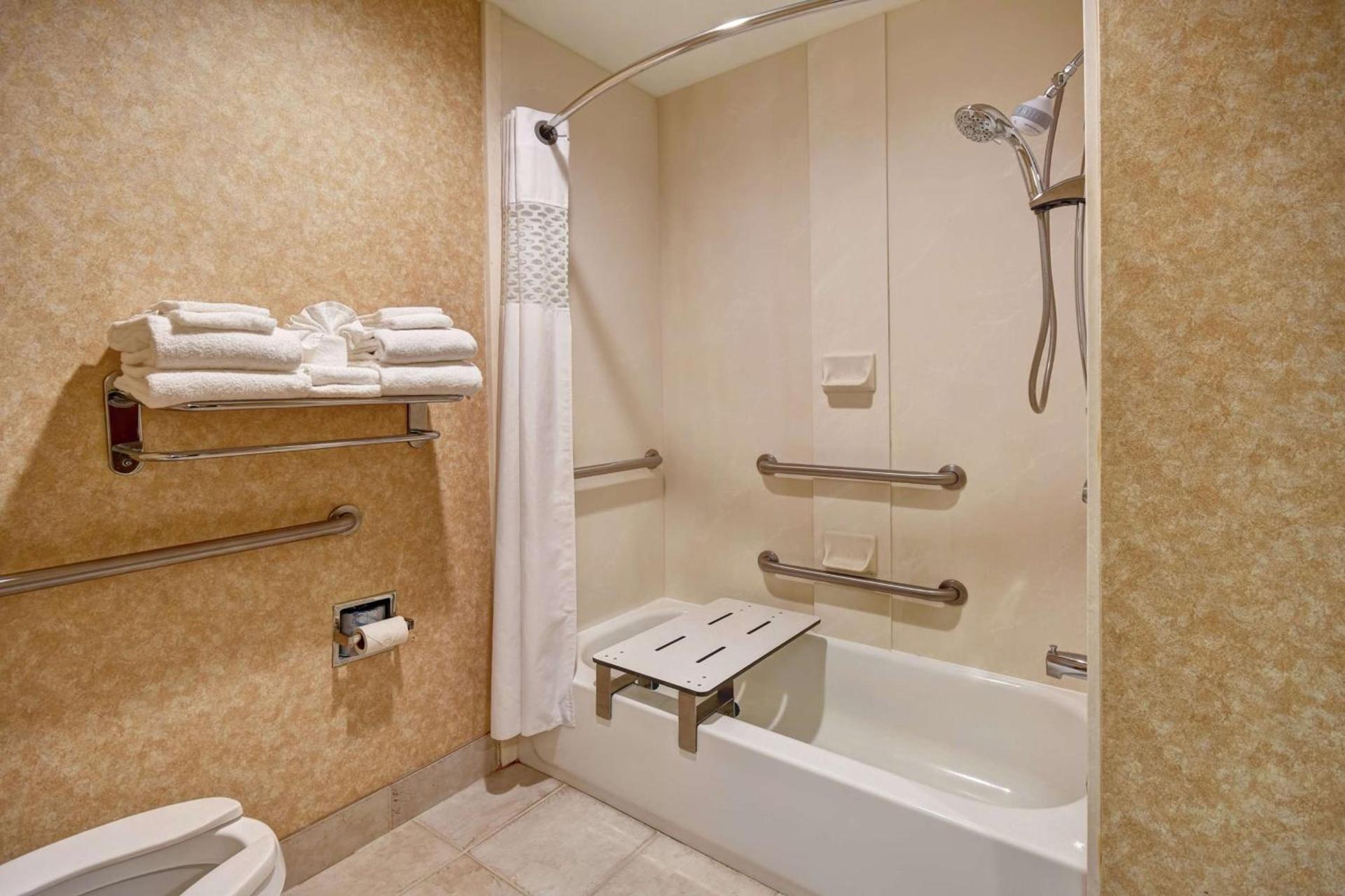 Hampton Inn Chicopee - Springfield photo 25