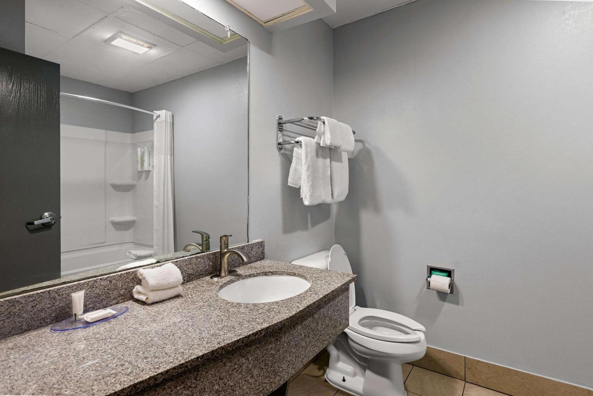 Clarion Pointe Hinesville near Fort Stewart photo 8