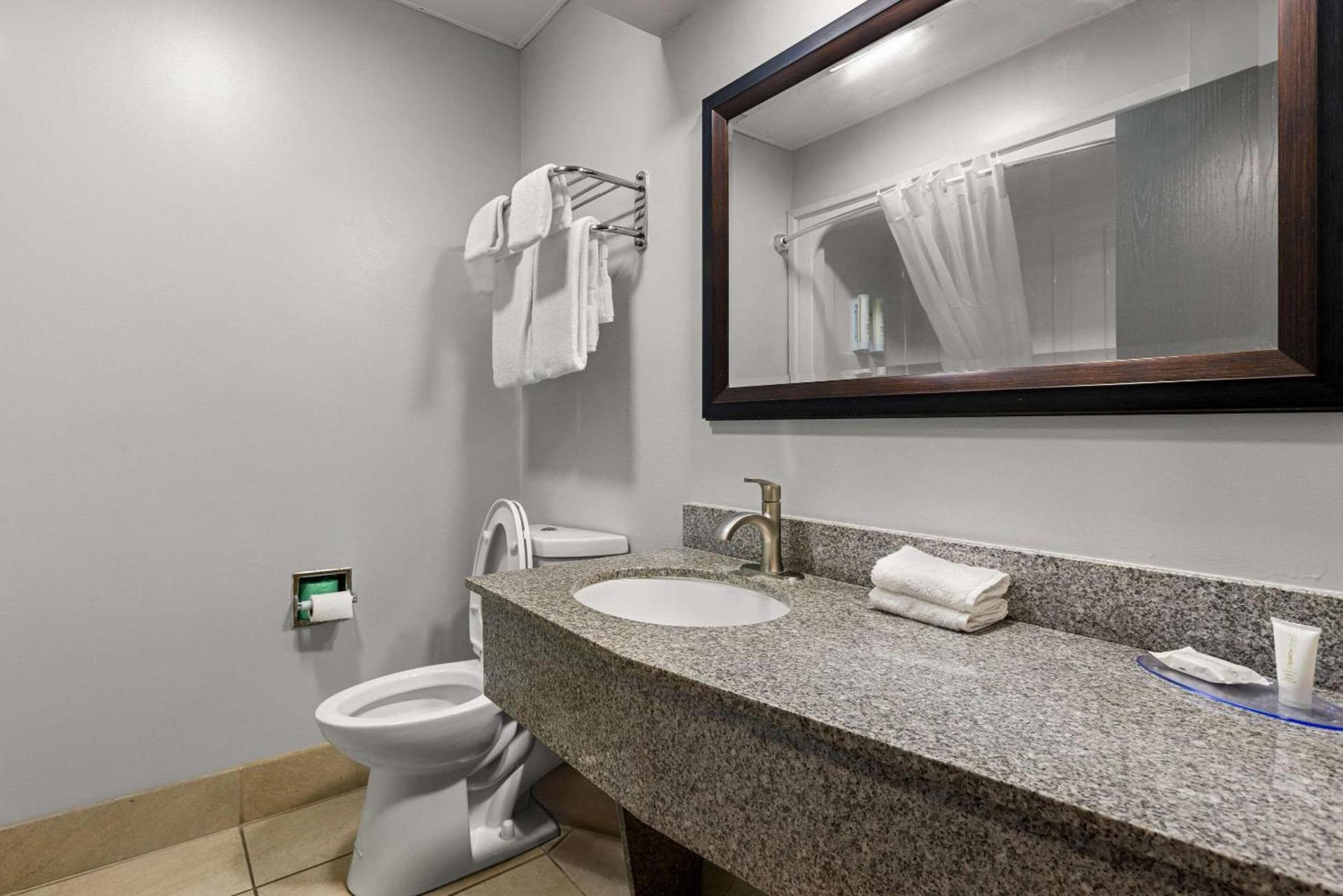 Clarion Pointe Hinesville near Fort Stewart photo 15