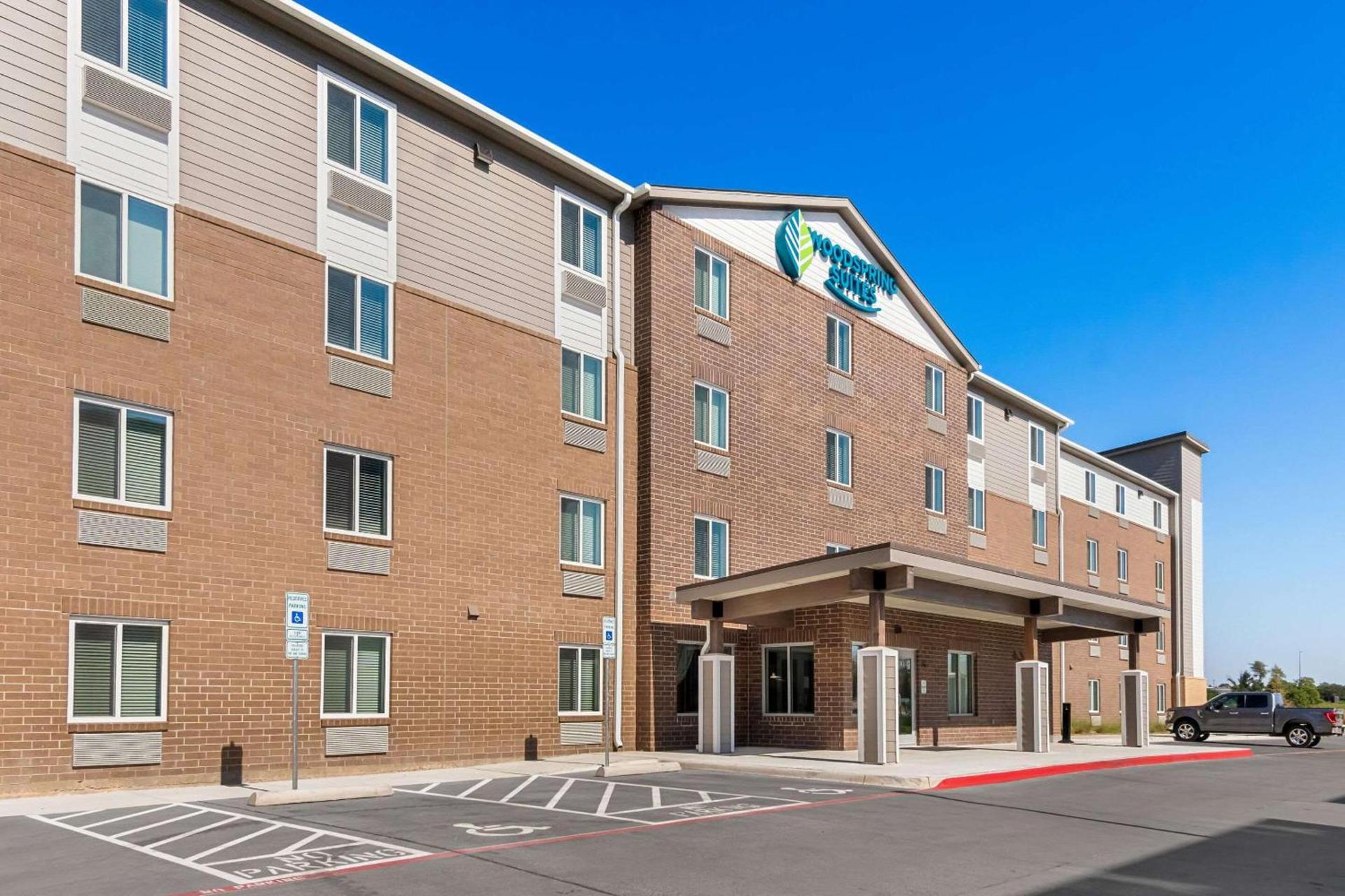 WoodSpring Suites Waco South photo 1