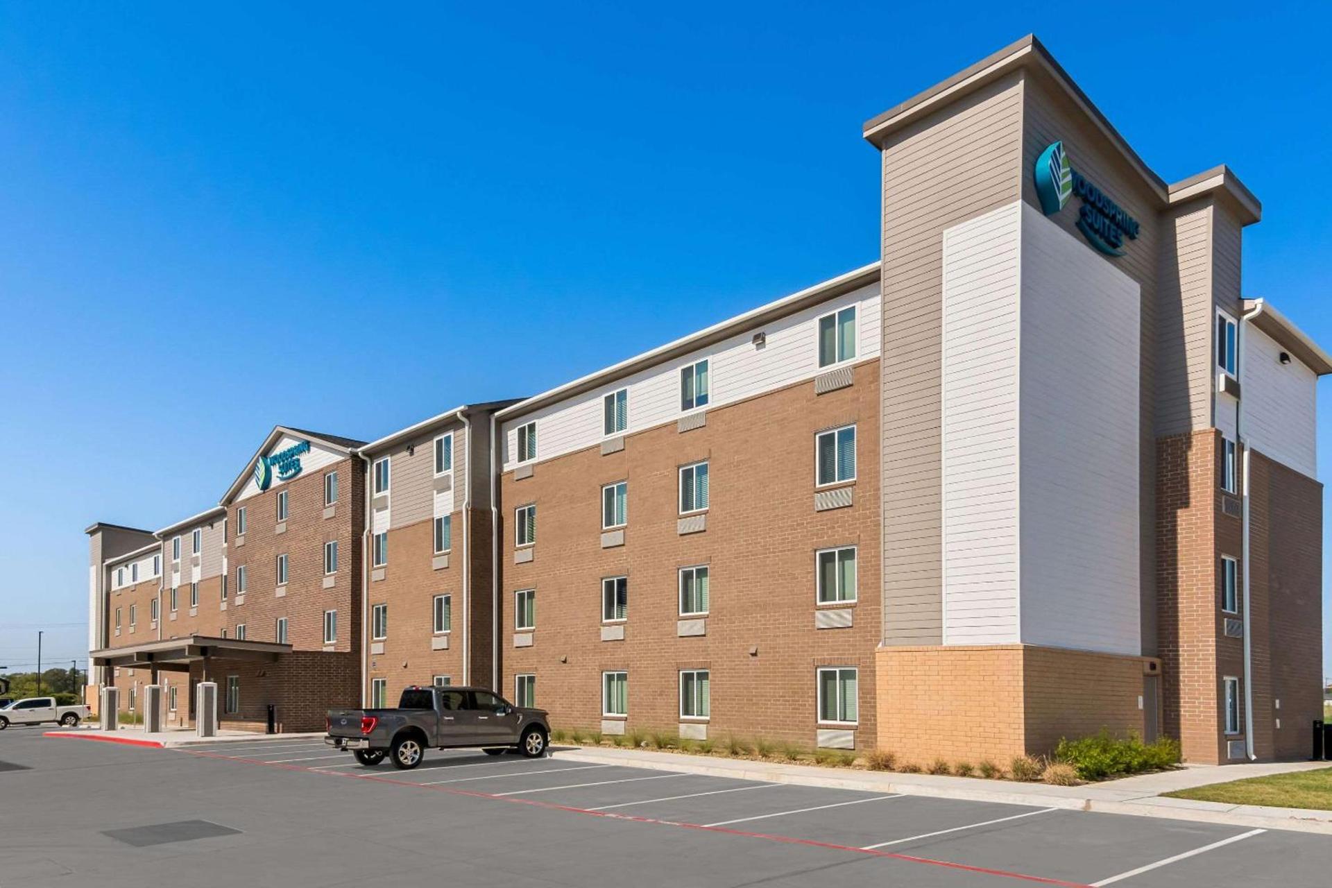 WoodSpring Suites Waco South photo 2