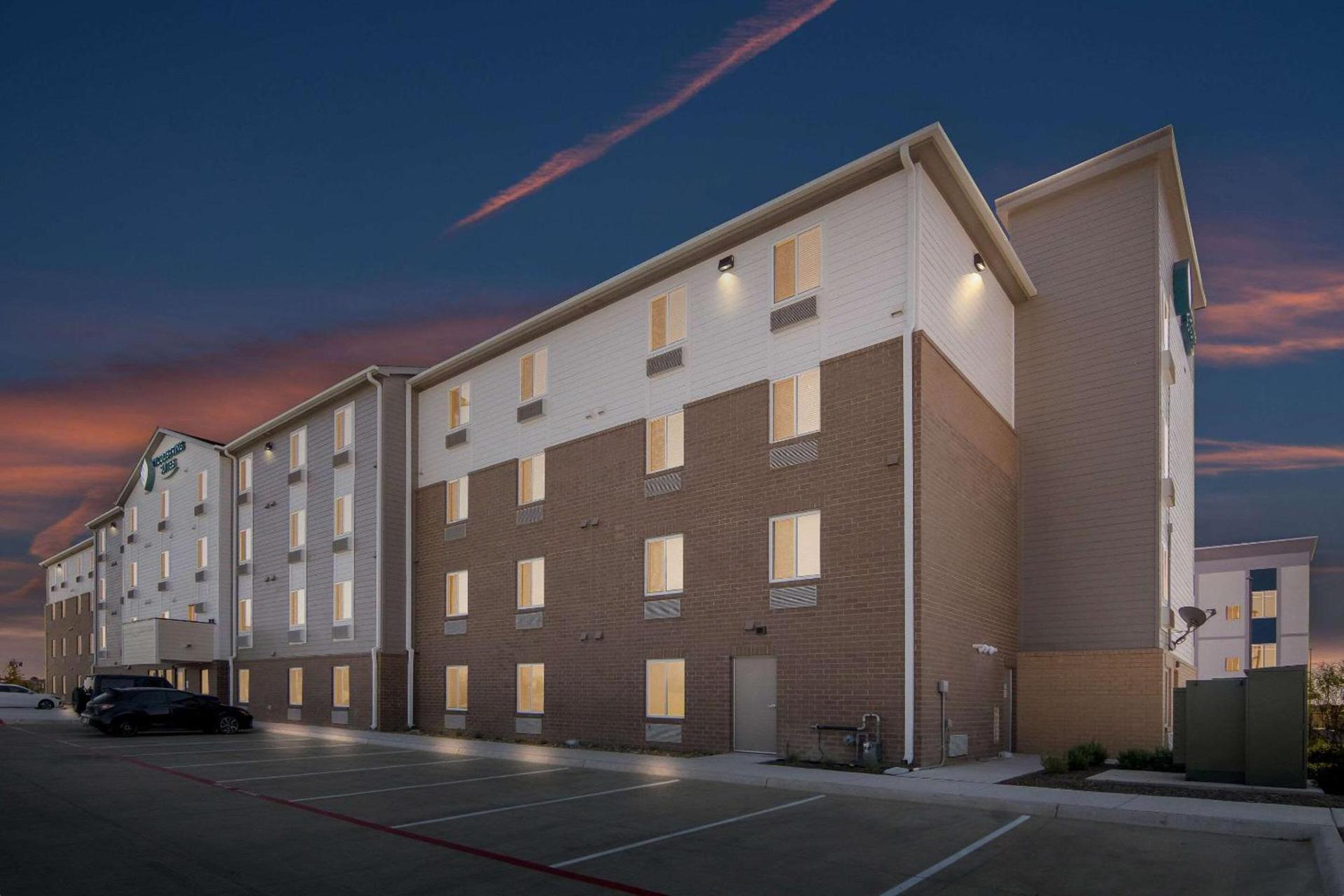 WoodSpring Suites Waco South photo 4