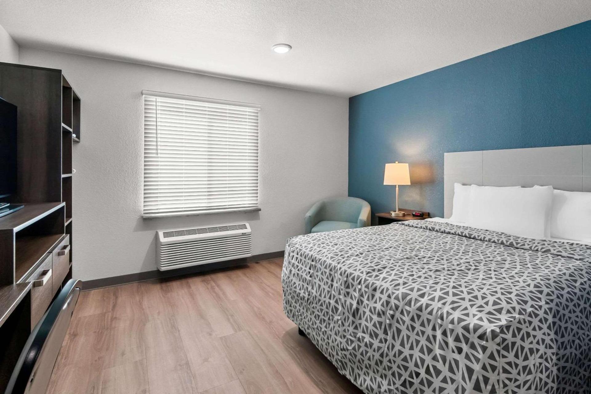 WoodSpring Suites Waco South photo 8