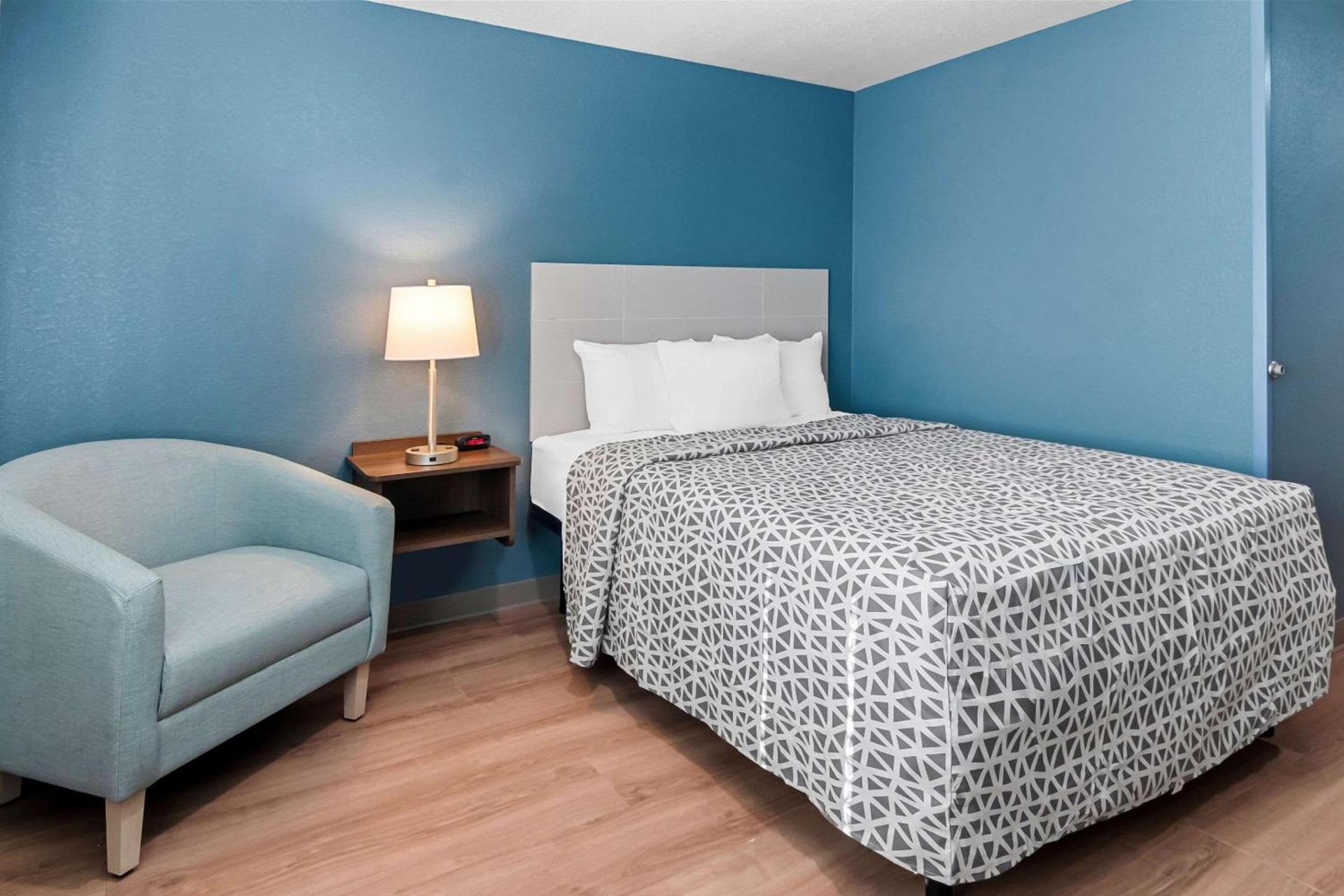 WoodSpring Suites Waco South photo 9