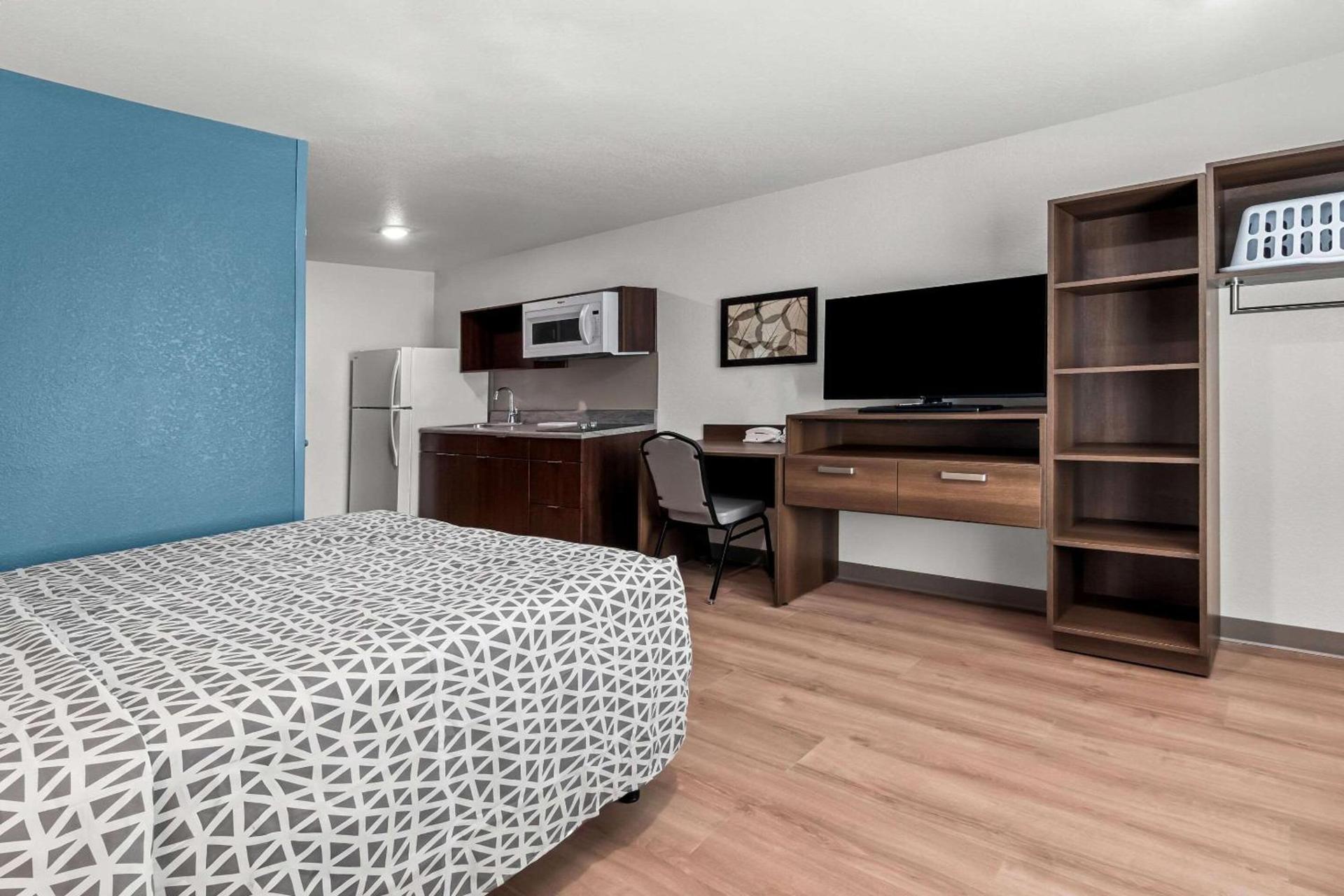 WoodSpring Suites Waco South photo 10