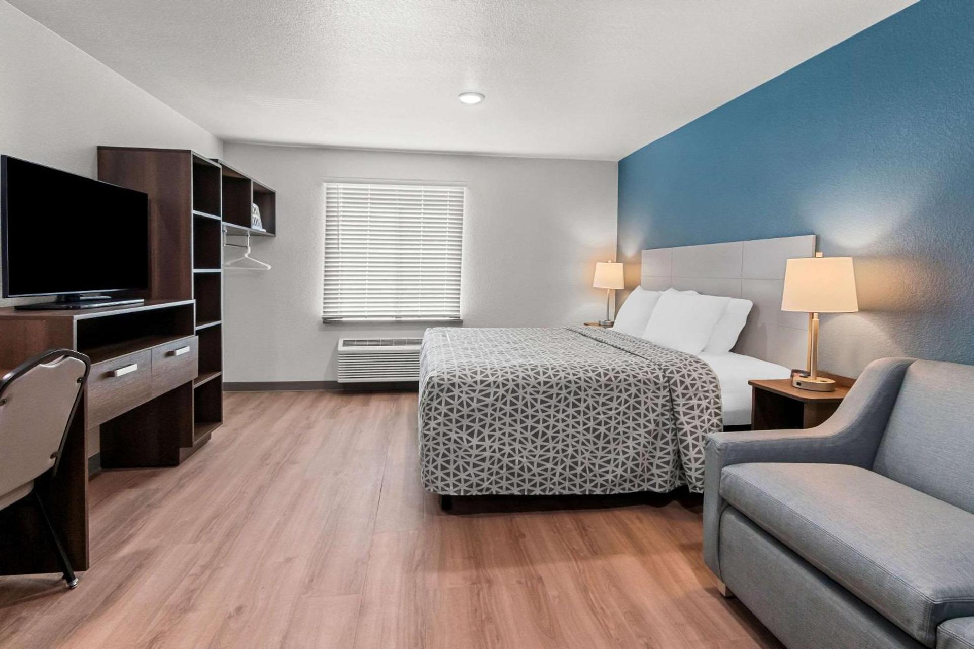 WoodSpring Suites Waco South photo 11