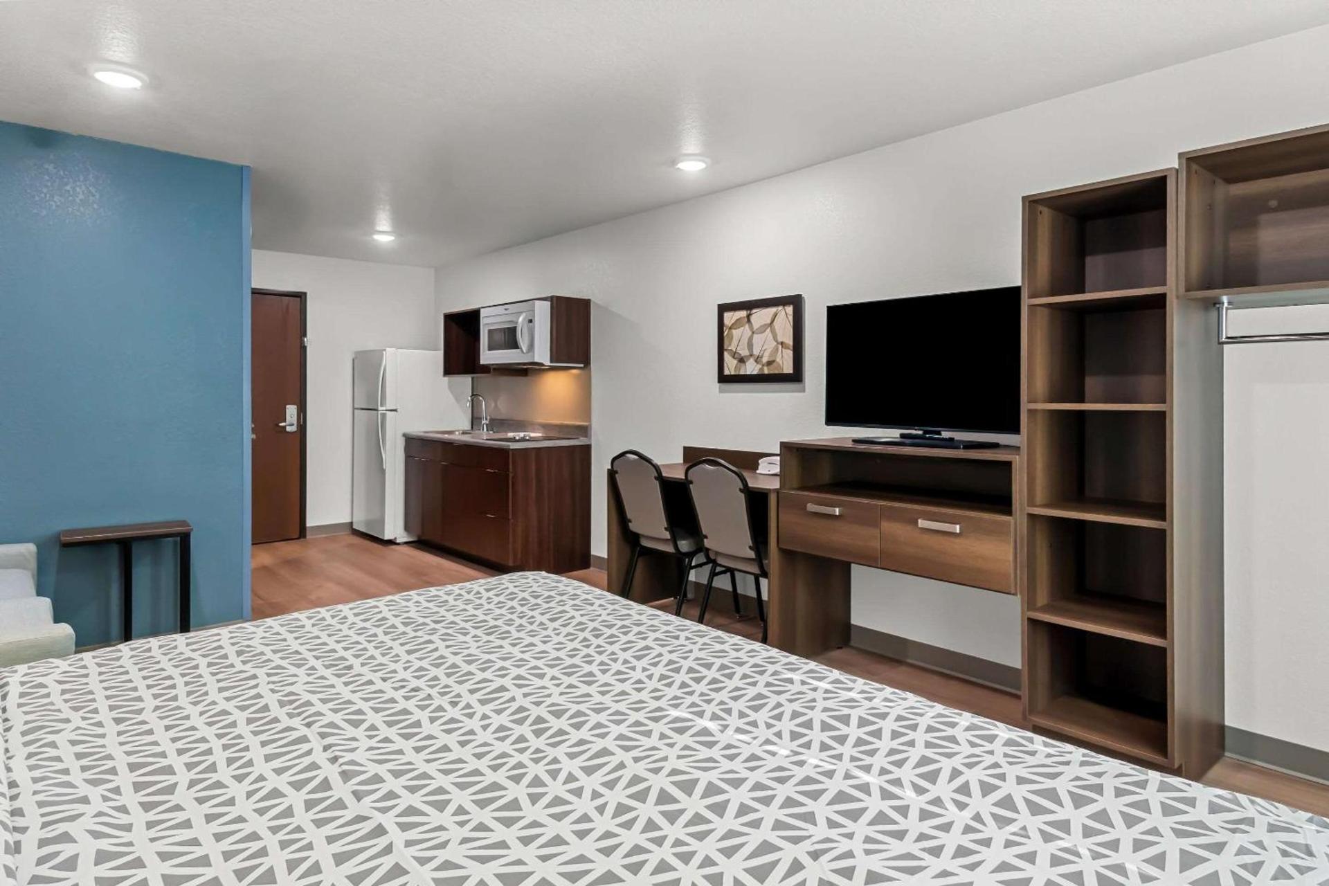 WoodSpring Suites Waco South photo 13