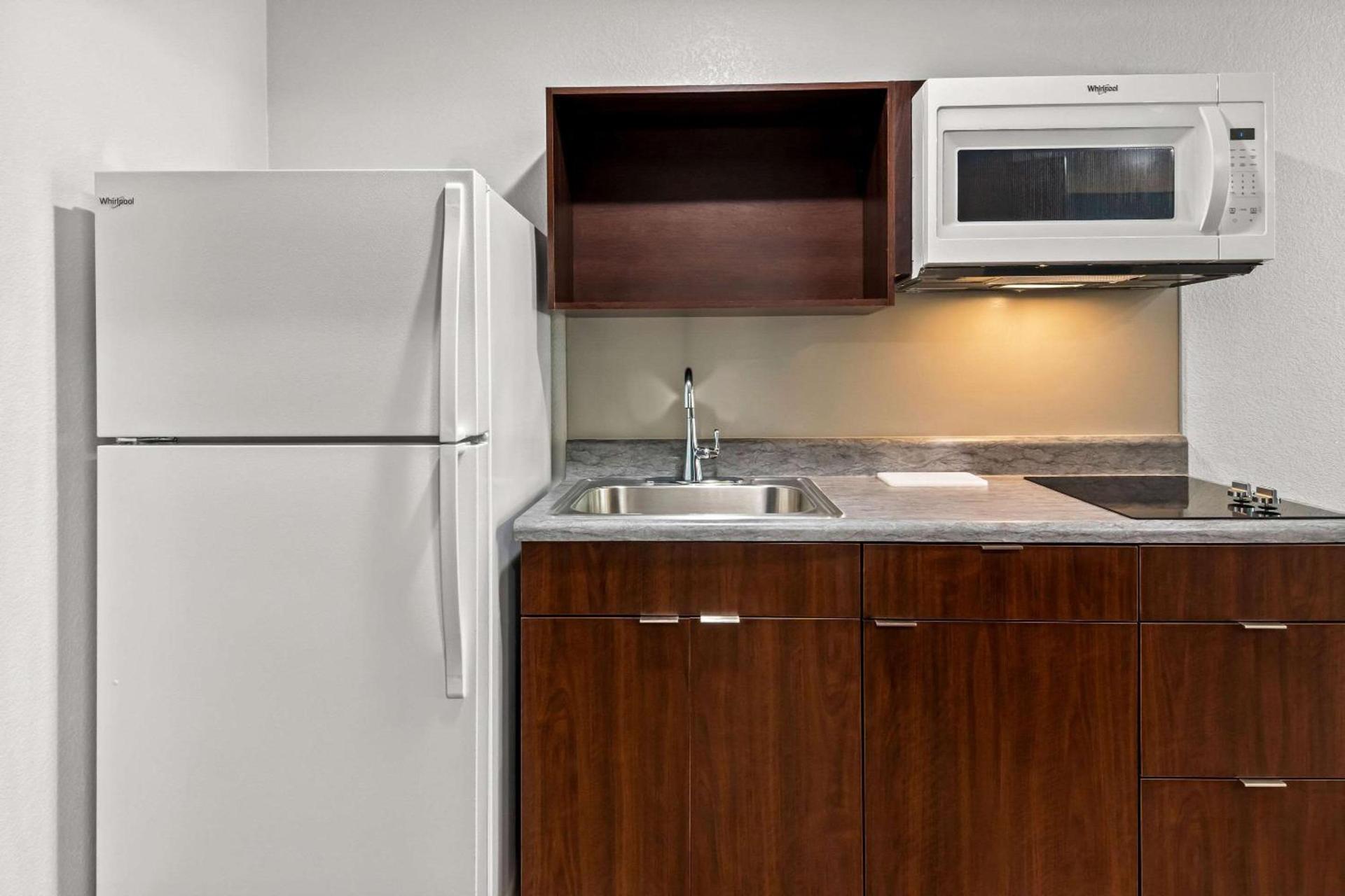 WoodSpring Suites Waco South photo 14
