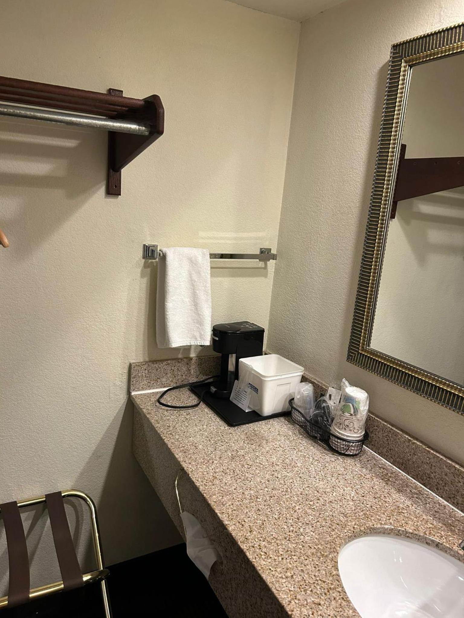 Americas Best Value Inn Grayson photo 9