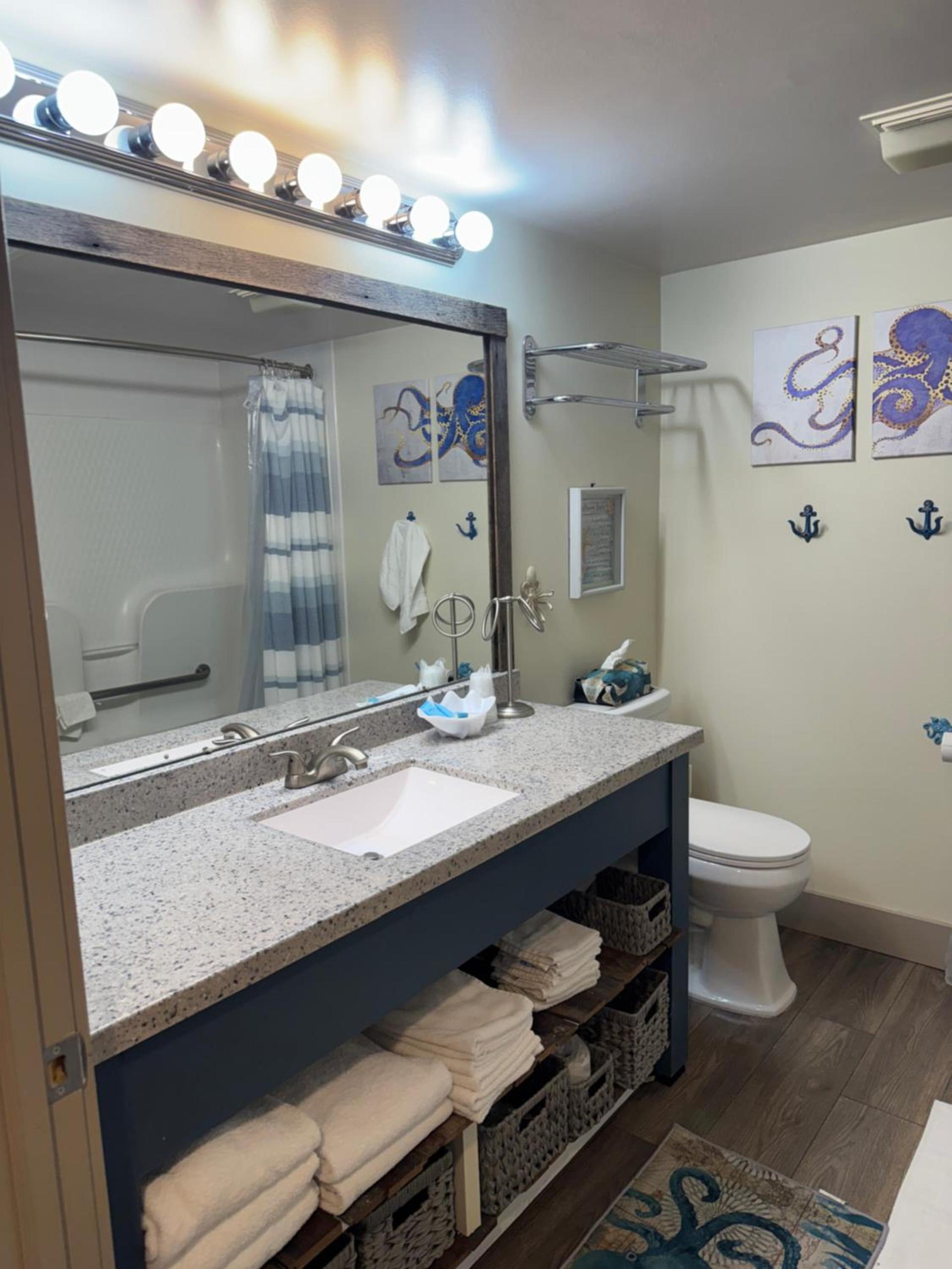 Watson's Regency Suites photo 27