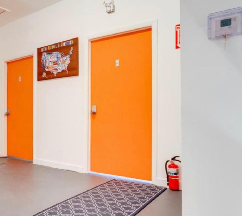 Latin Quarters -Free Dinner - All Women Rooms - All Men Rooms - Free WiFi - Coffee Parking - Lockers photo 11