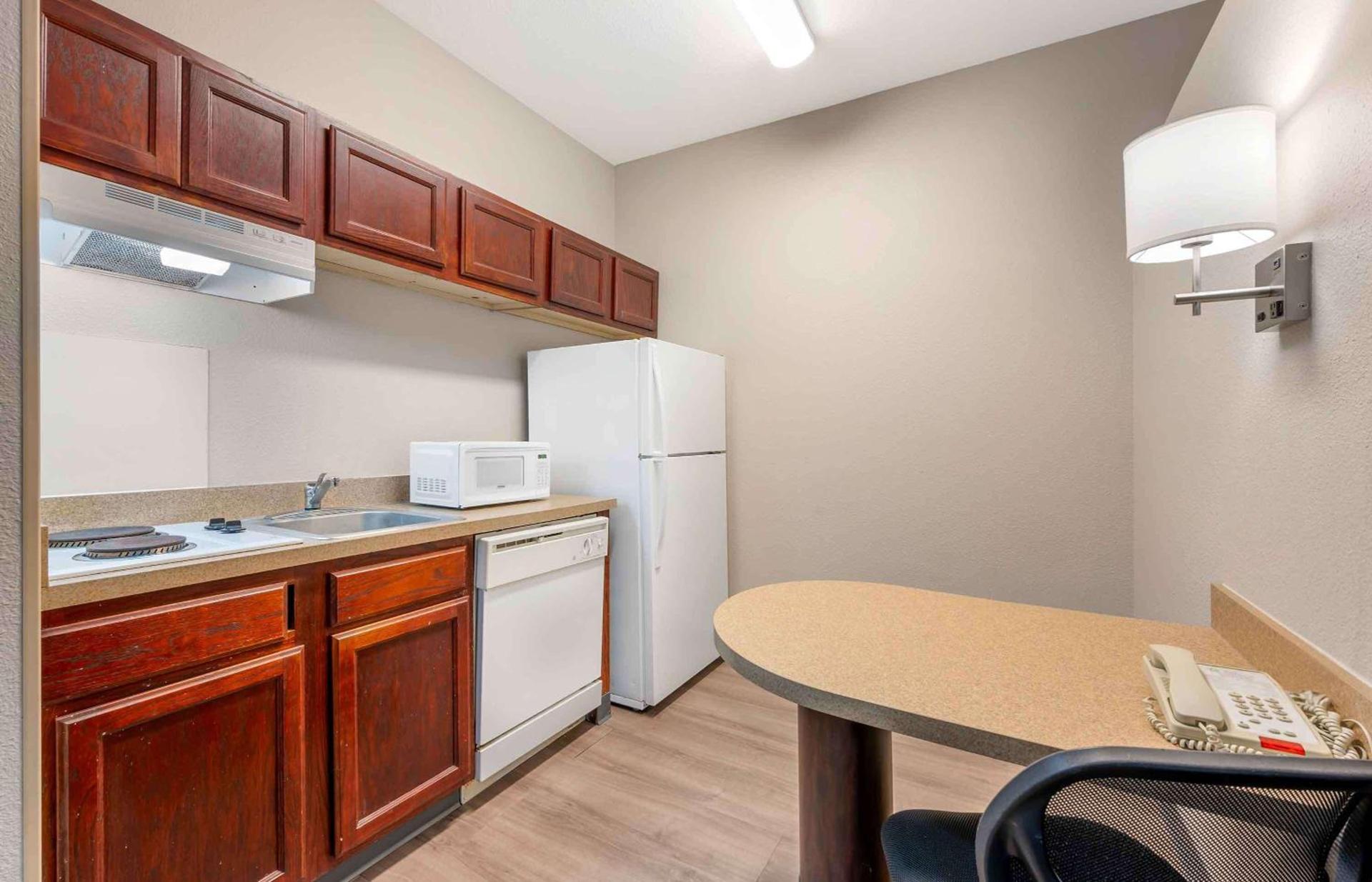 Extended Stay America Suites - Indianapolis - Airport - W Southern Ave photo 12