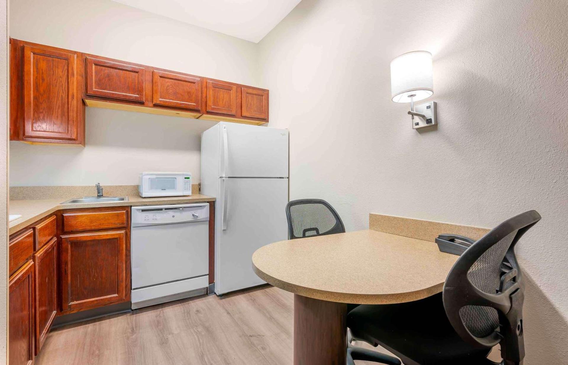 Extended Stay America Suites - Indianapolis - Airport - W Southern Ave photo 35
