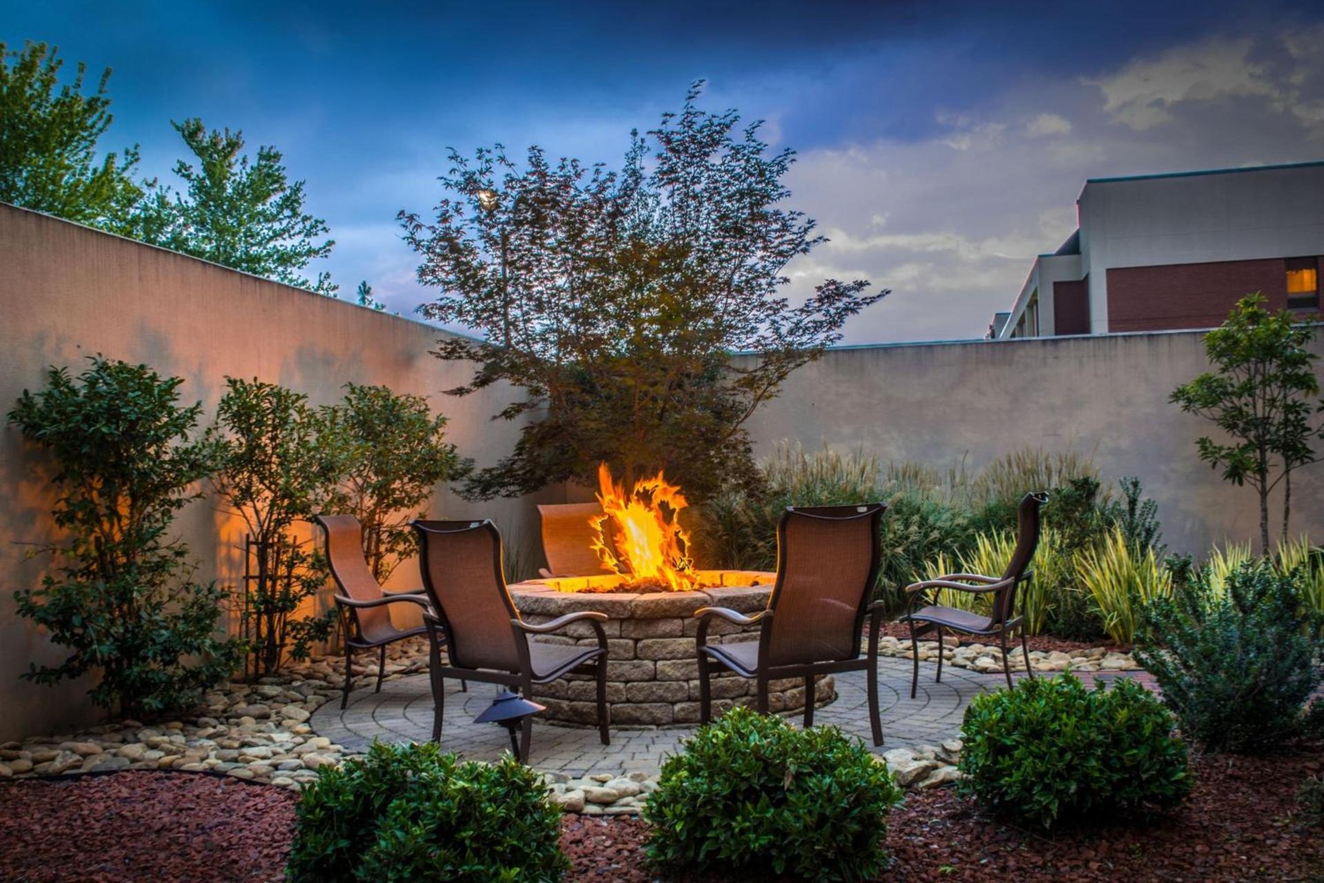 Courtyard Greensboro Airport photo 28