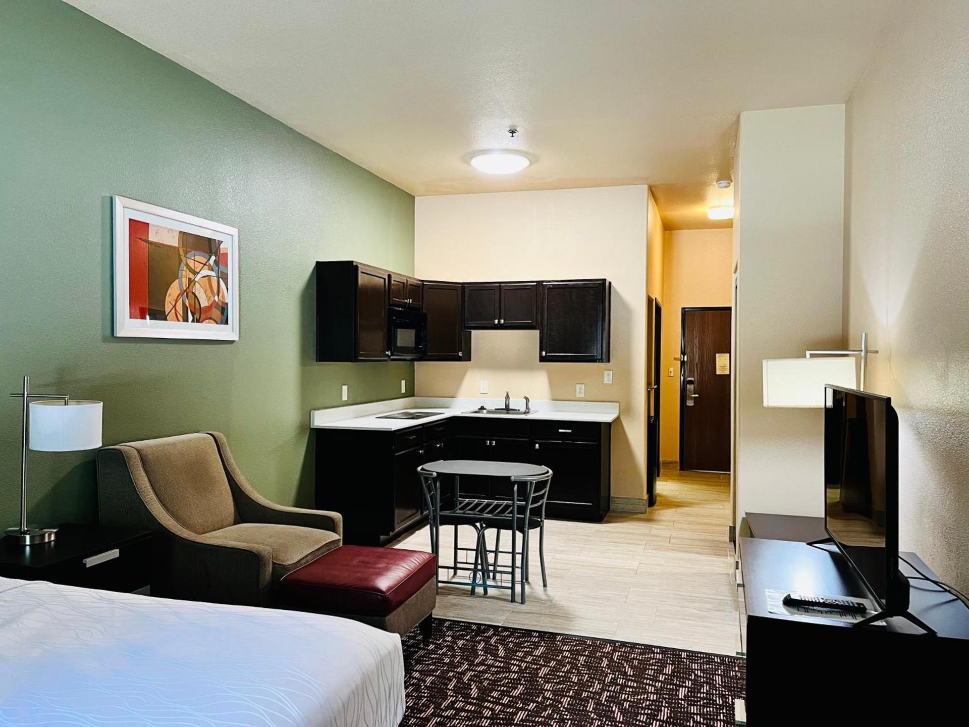 Best Western Plus The Woodlands photo 12