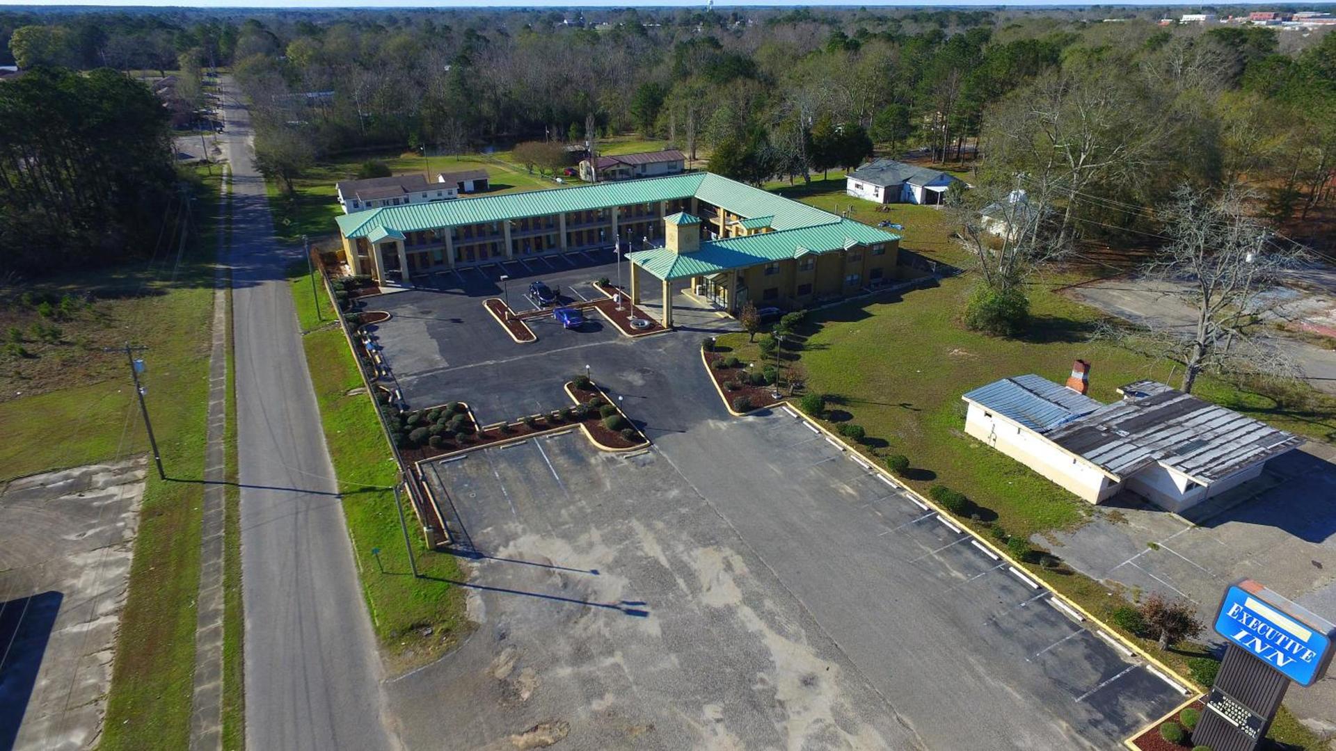Executive Inn Opp photo 14