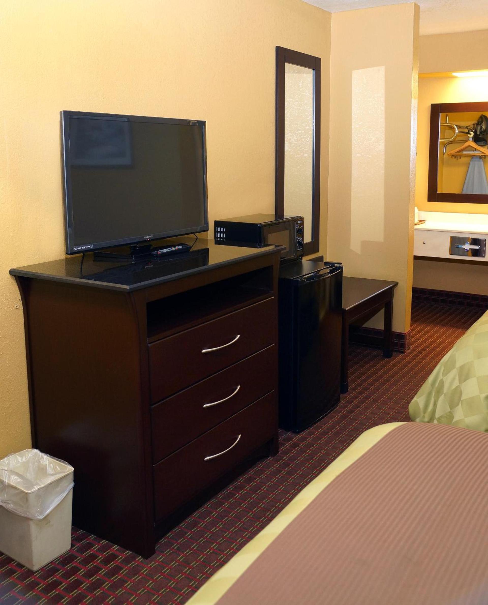 Executive Inn Opp photo 21