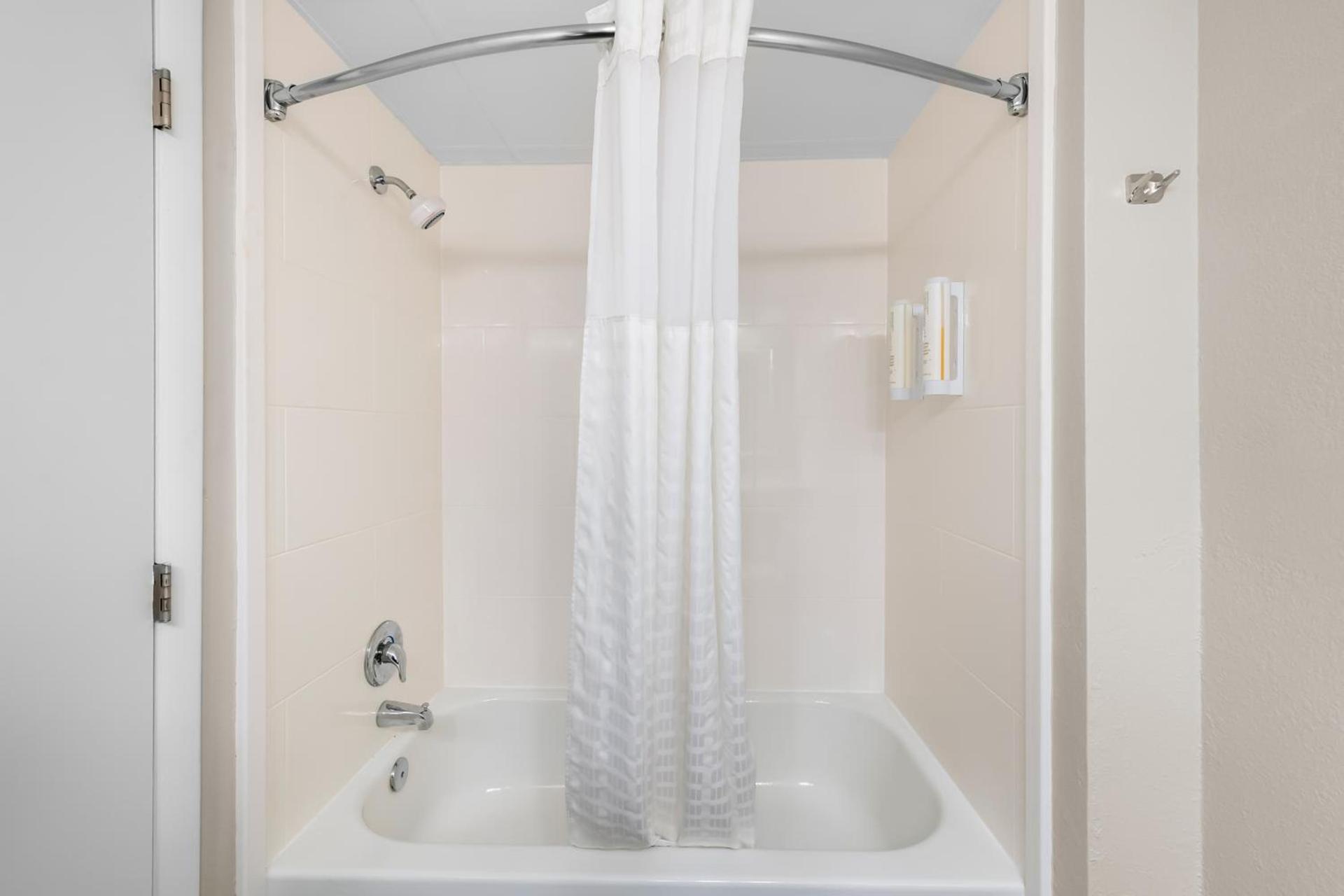 Clarion Pointe Apex - Holly Springs photo 29