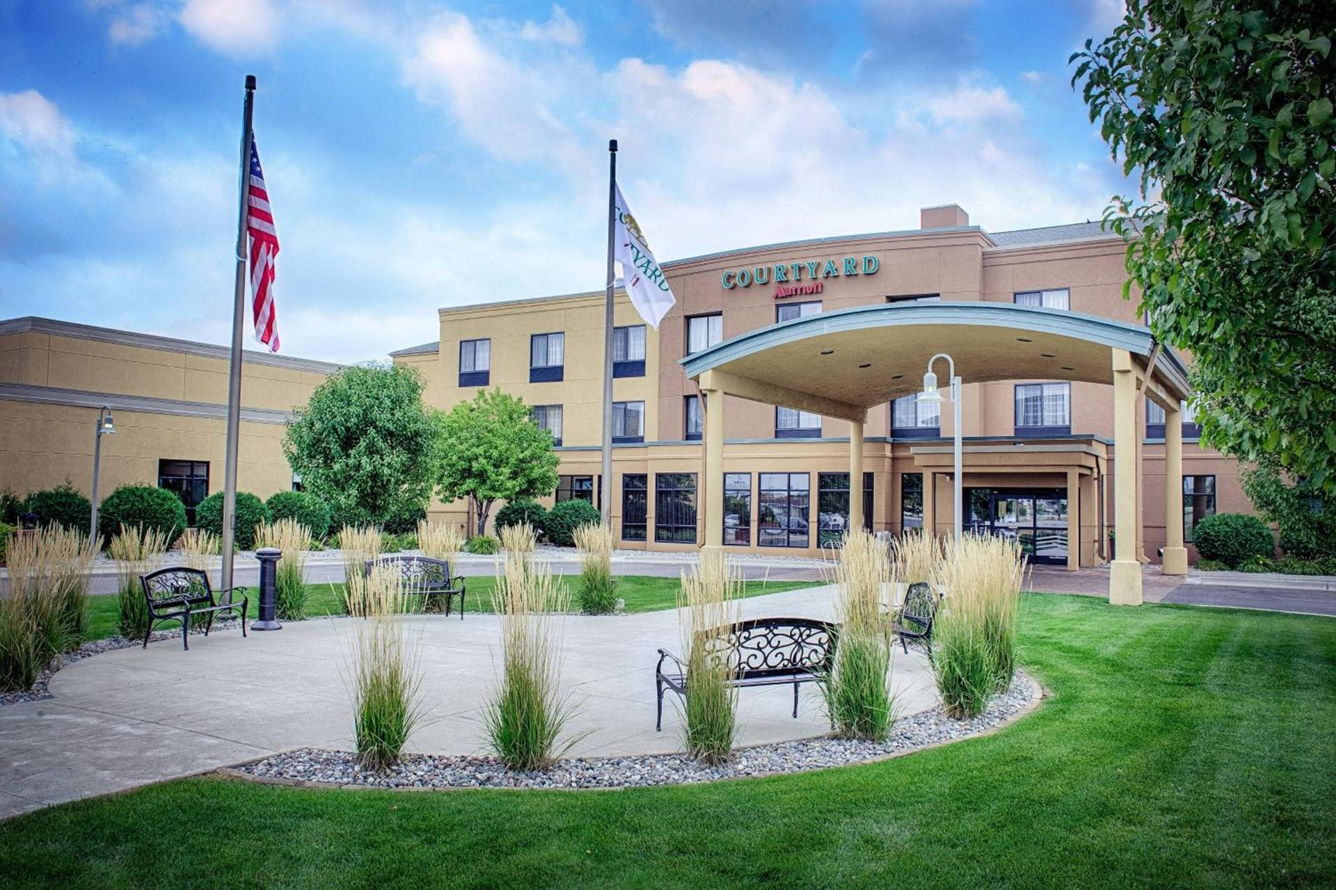 Courtyard Fargo Moorhead, MN photo 3