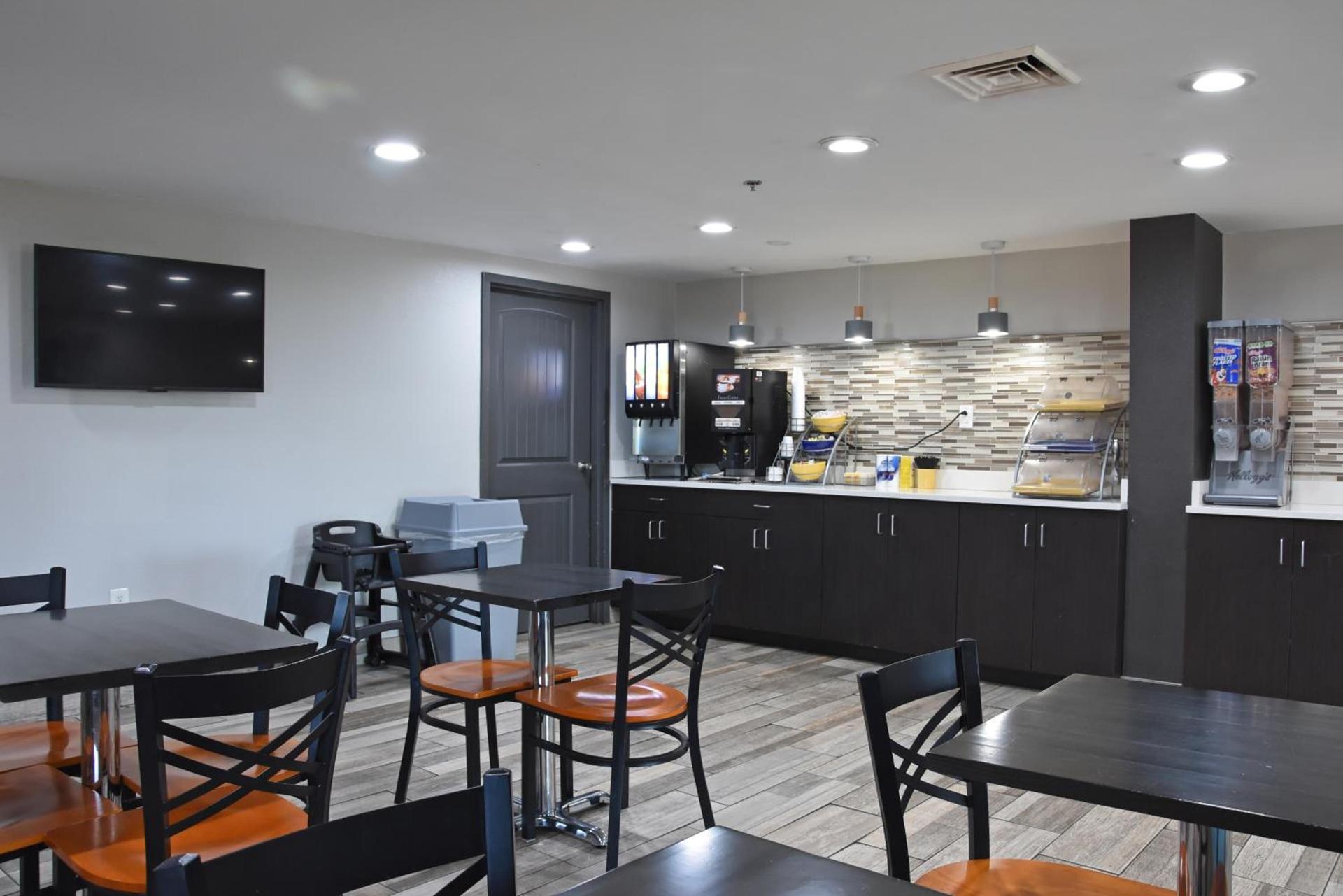 Days Inn by Wyndham Lebanon photo 12
